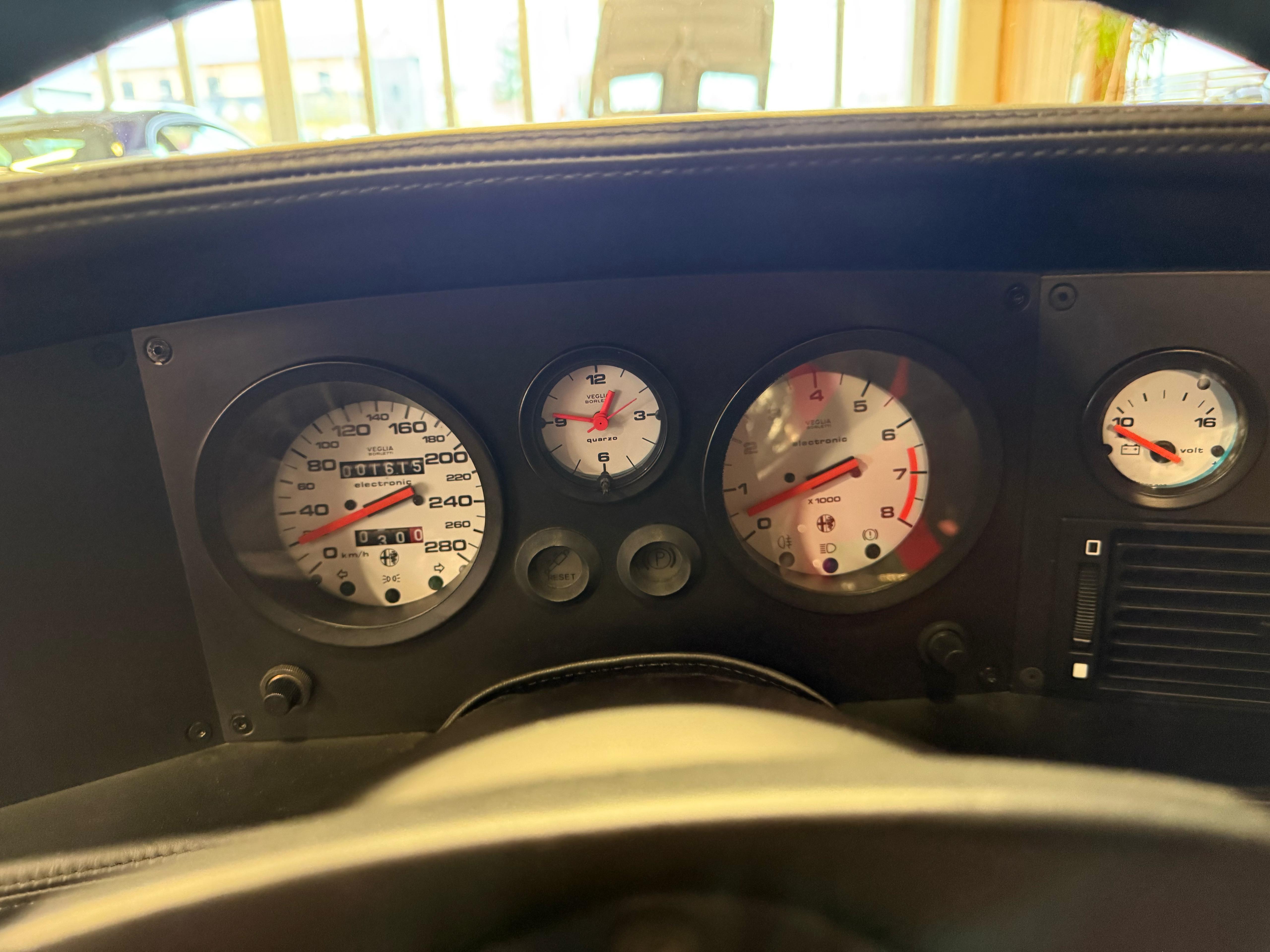 1993 Alfa Romeo RZ Limited Edition — Photo 7 / 16