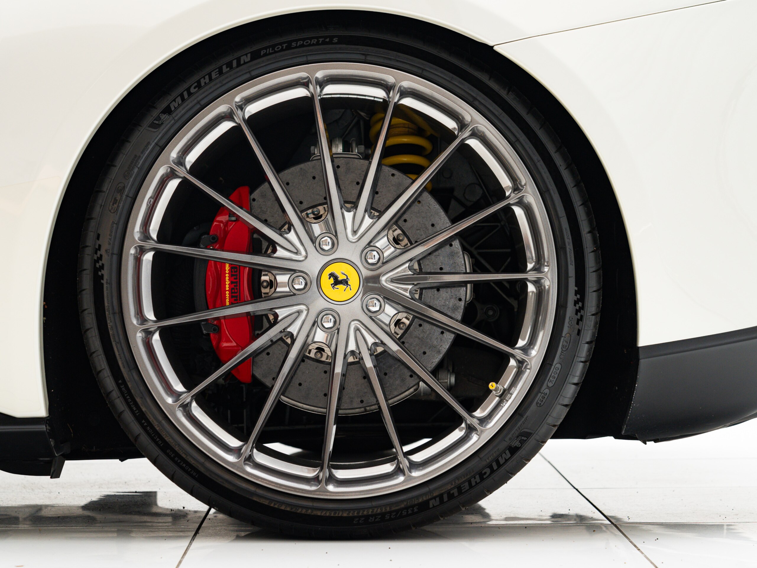 2014 Ferrari F12 Berlinetta — Photo 38 / 42
