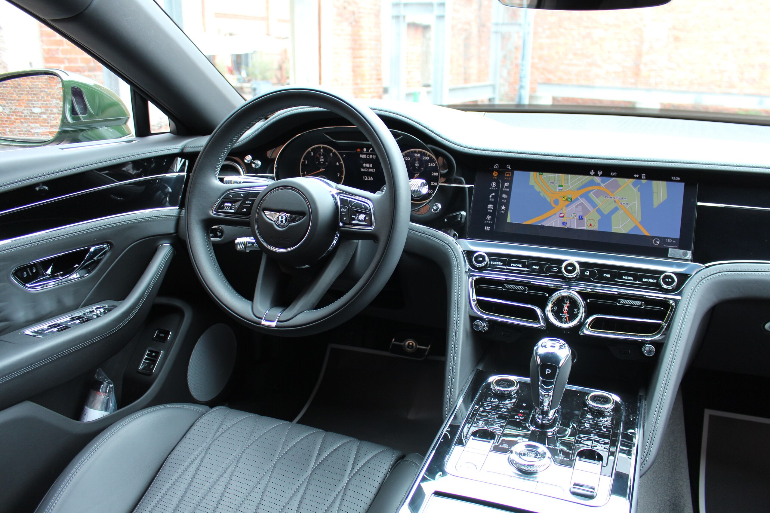 2022 Bentley Flying Spur — Photo 12 / 18