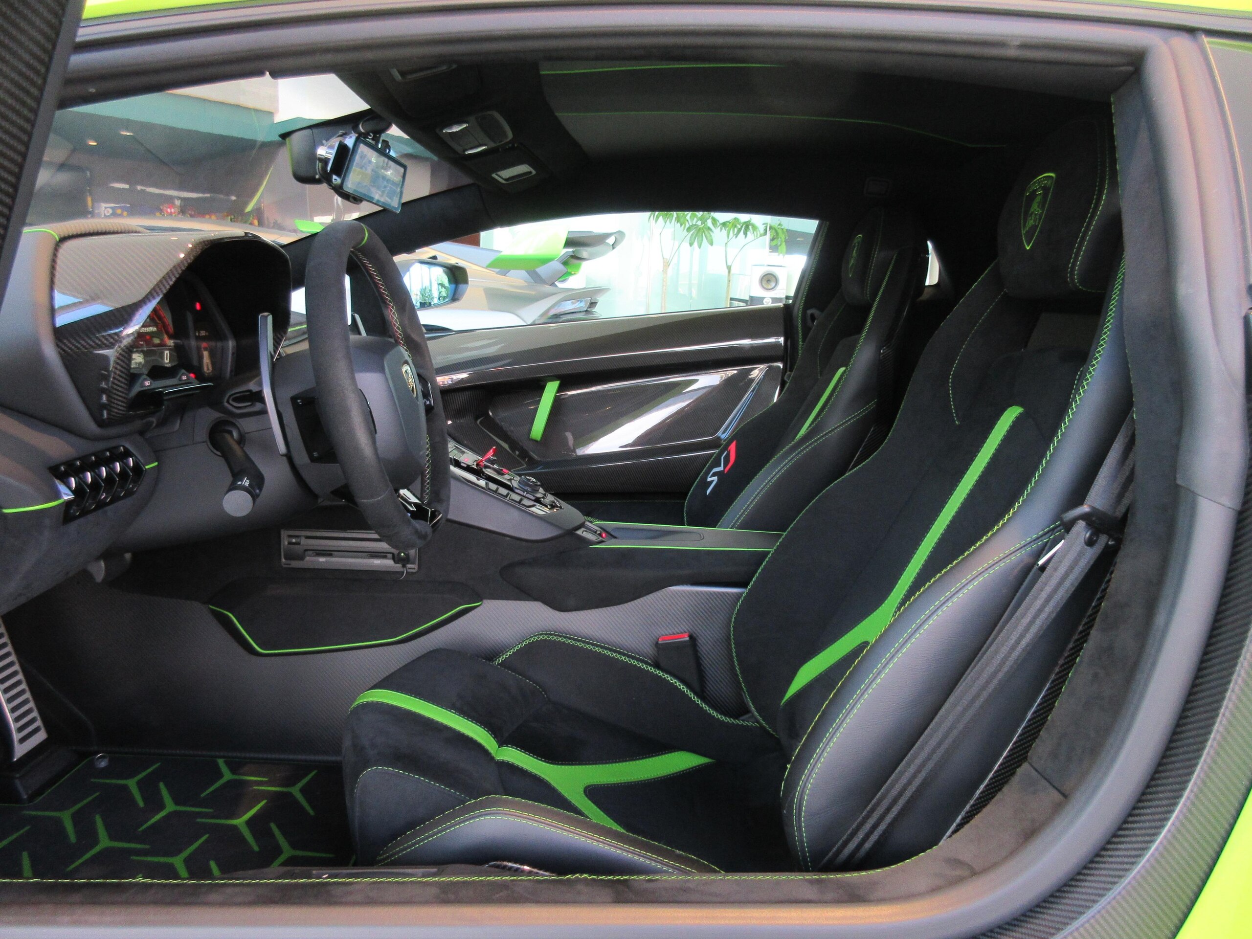 2020 Lamborghini Aventador SVJ — Photo 11 / 25