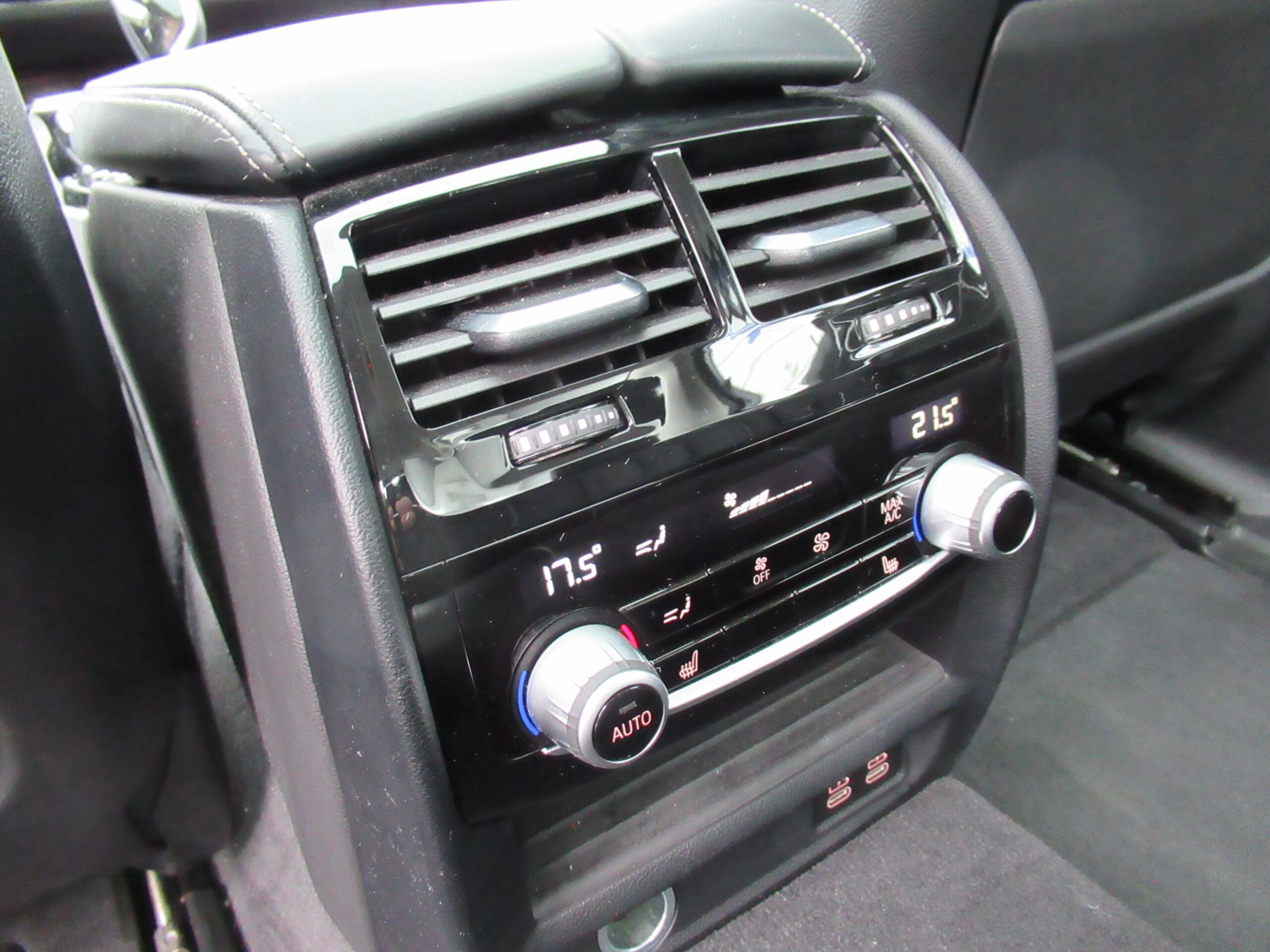 2021 BMW 530i Luxury — Photo 22 / 23