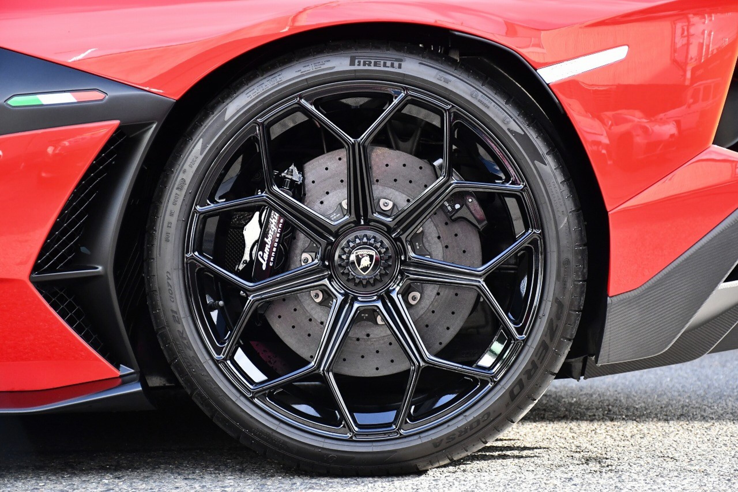 2019 Lamborghini Aventador SVJ — Photo 42 / 46