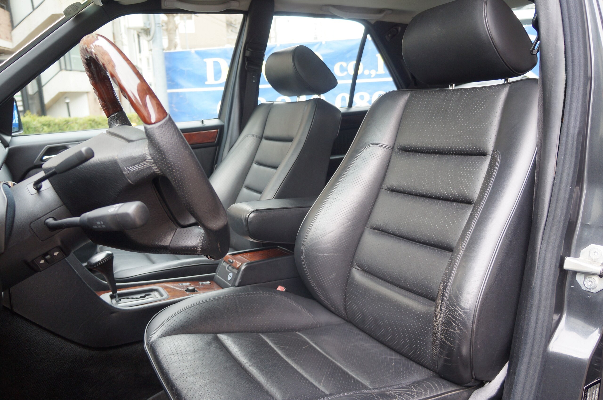 1994 Mercedes Benz E400 AMG — Photo 8 / 18