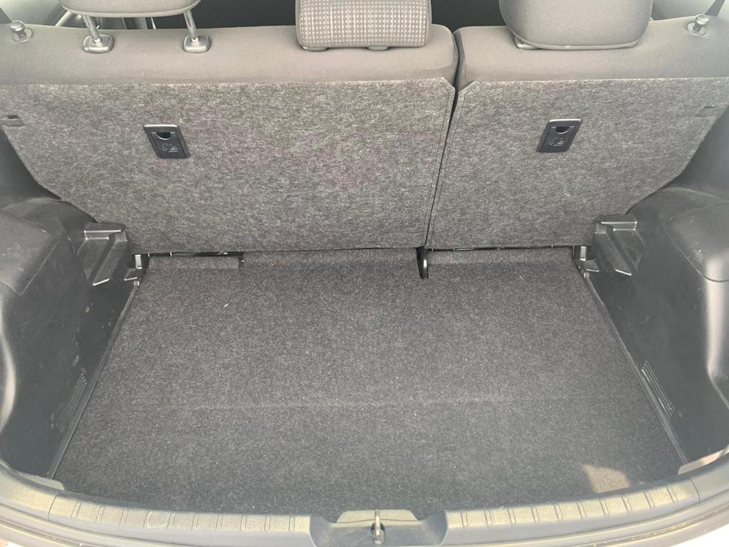 2019 Toyota Vitz — Photo 11 / 11