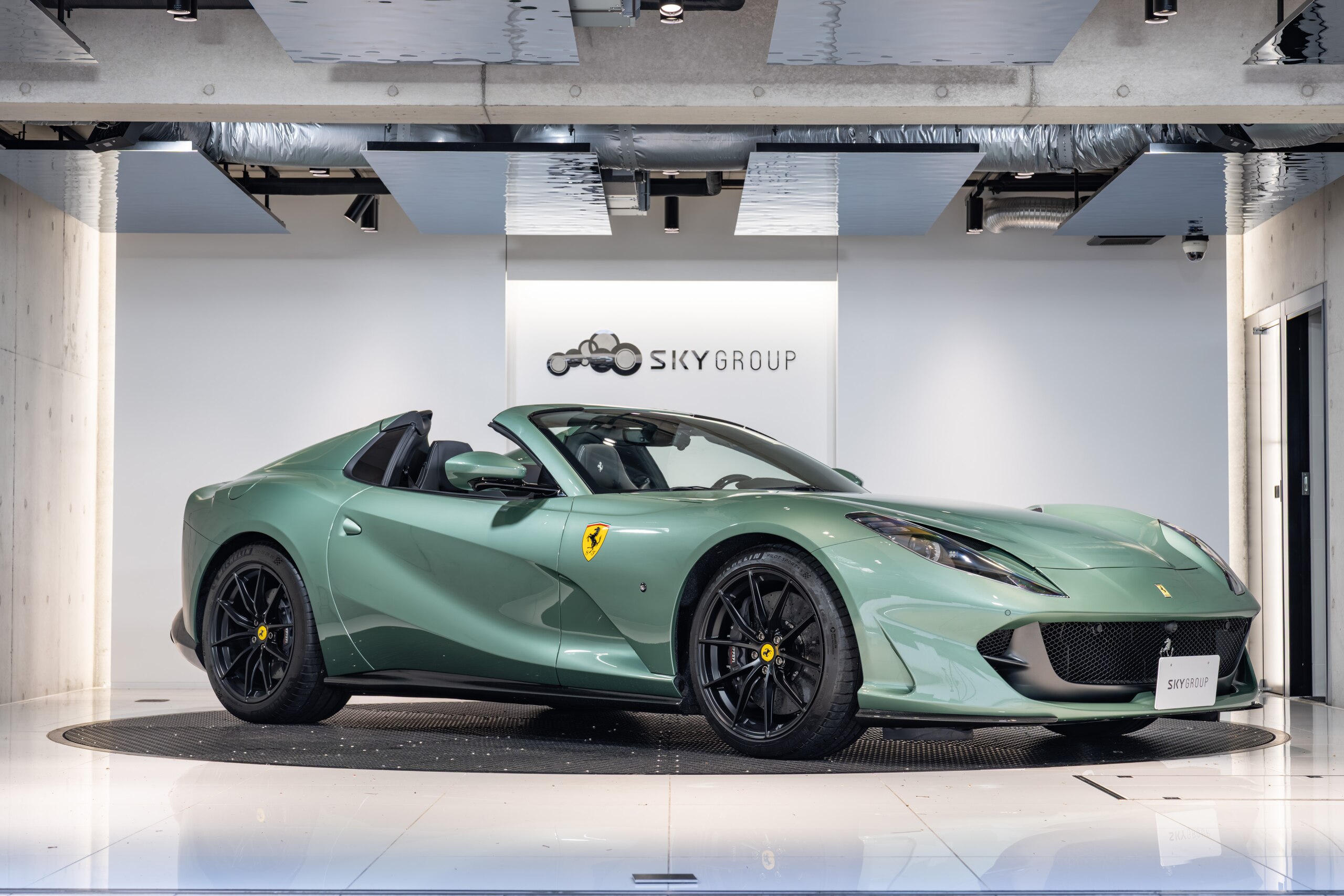 2021 Ferrari 812GTS — Photo 8 / 25