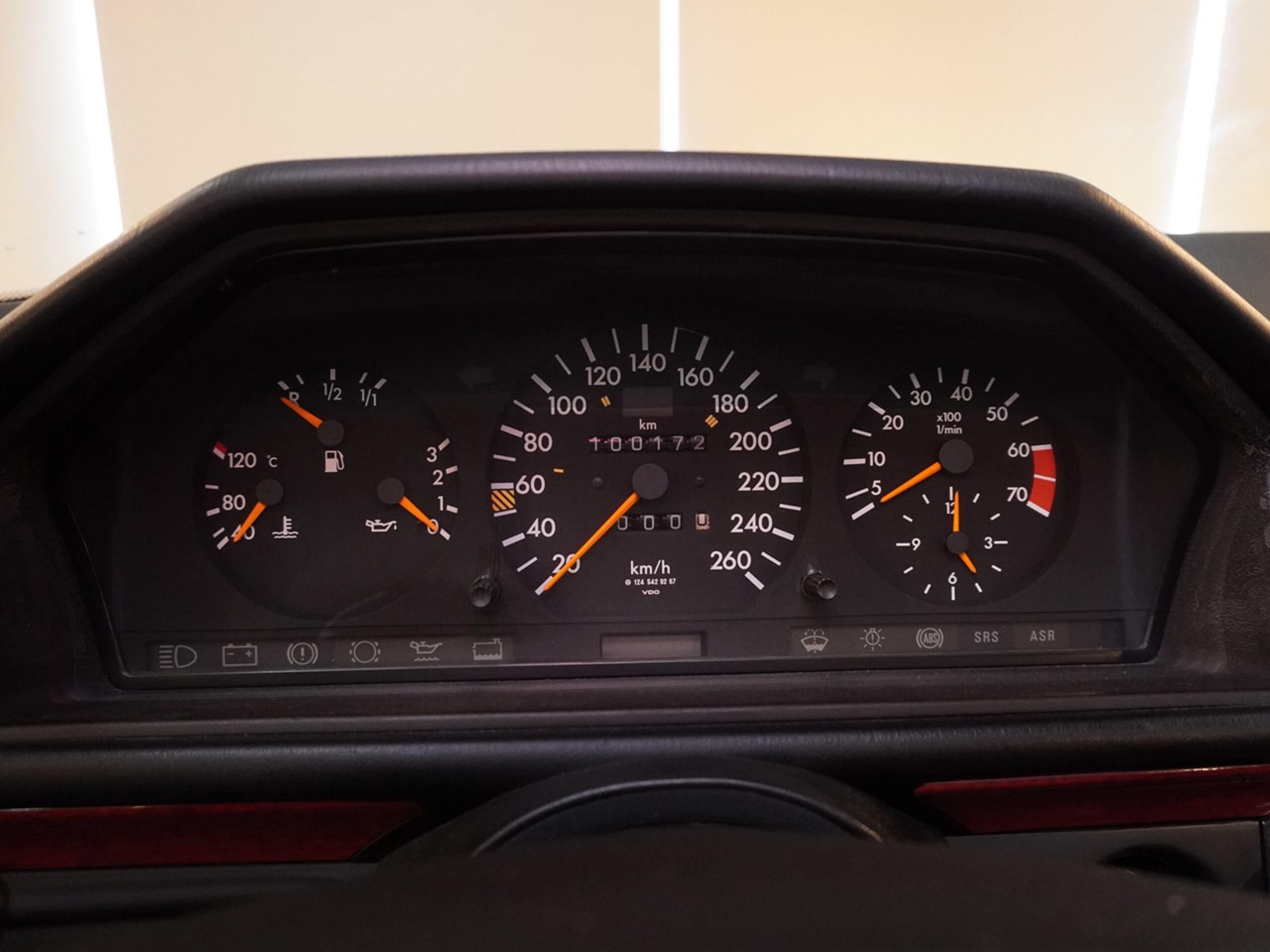 1994 Mercedes Benz E500 Limited — Photo 8 / 18
