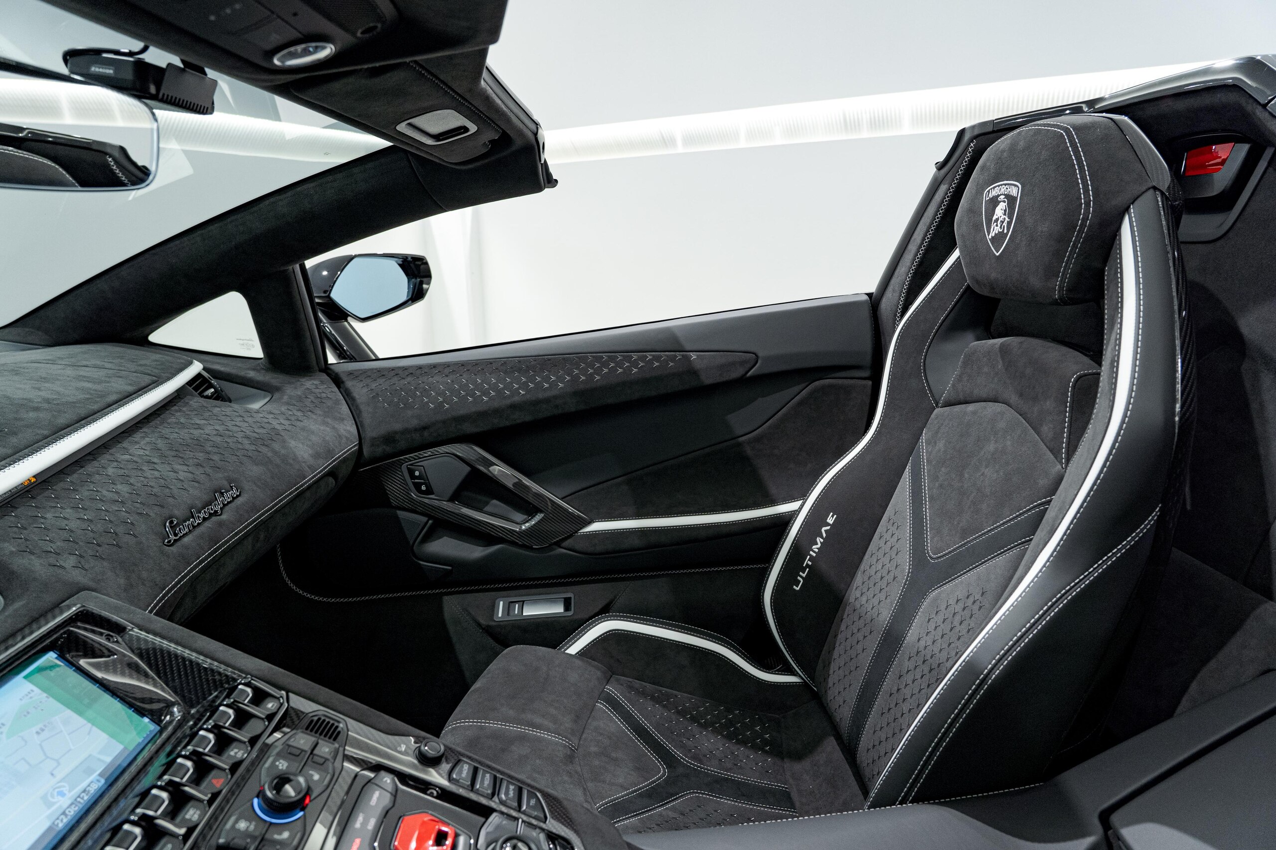 2022 Lamborghini Aventador Roadster LP780-4 Ultimae — Photo 26 / 39
