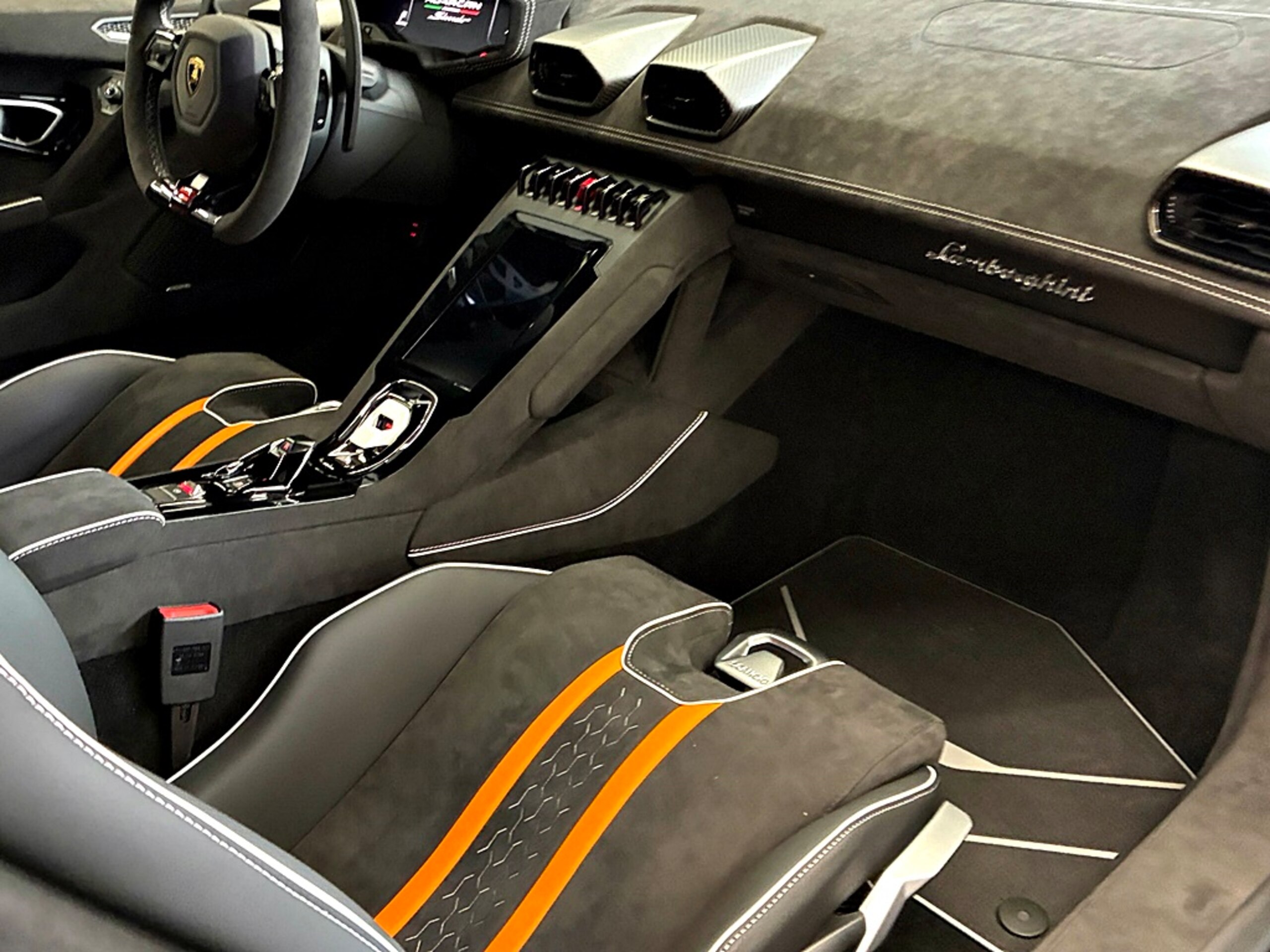 2024 Lamborghini Huracán Sterrato — Photo 12 / 16