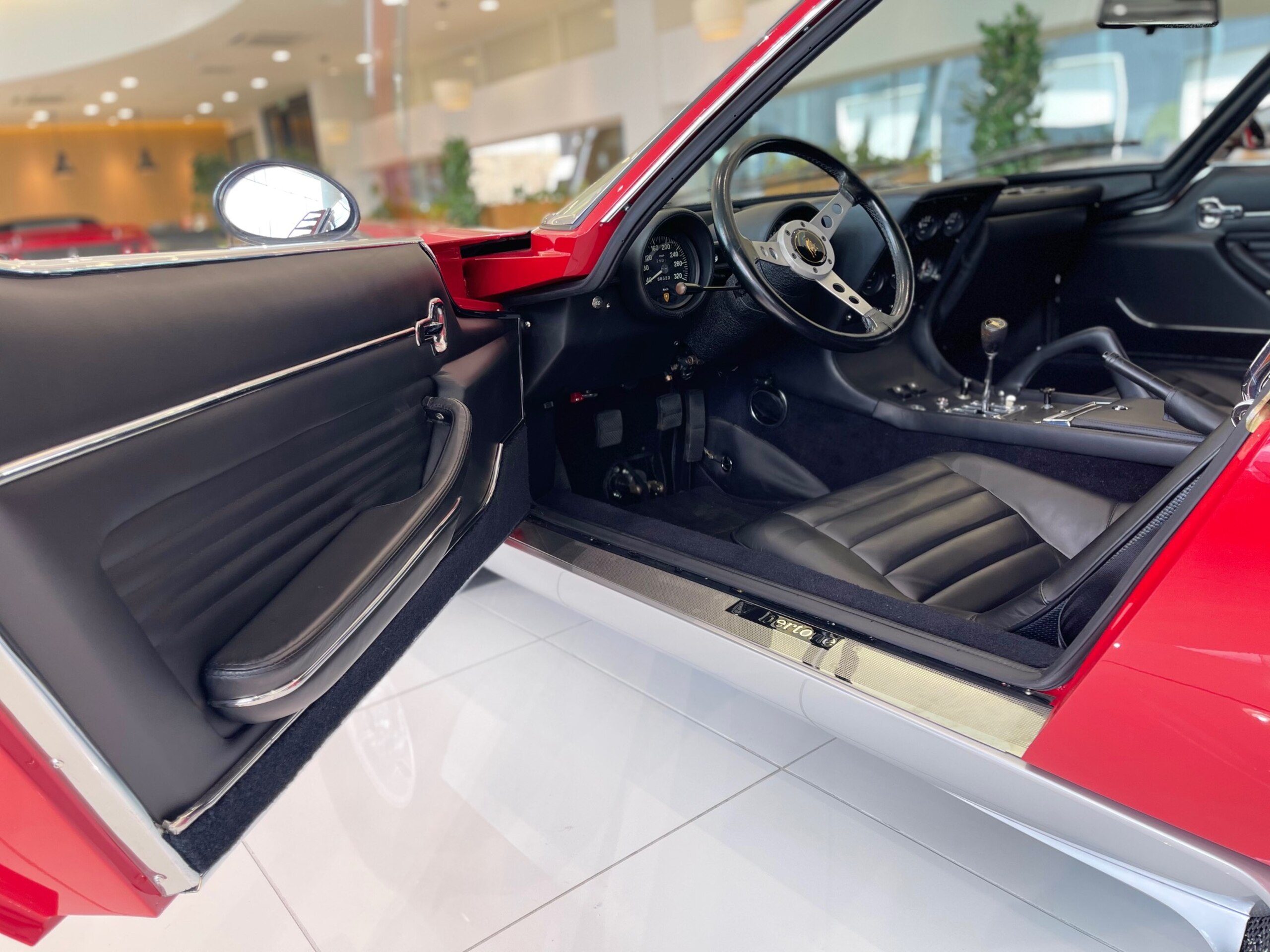 1971 Lamborghini Miura P400S — Photo 10 / 20