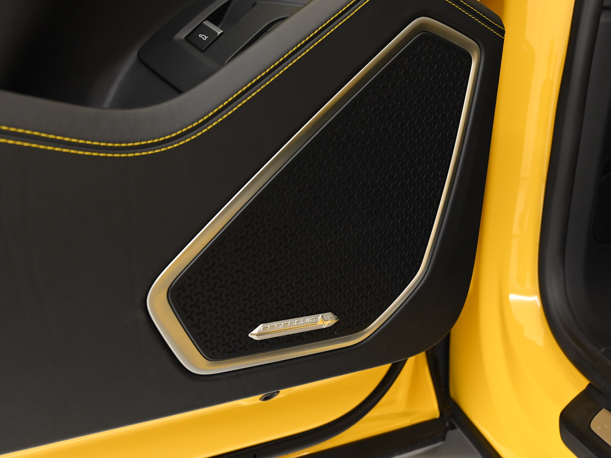 2022 Lamborghini Urus — Photo 16 / 21