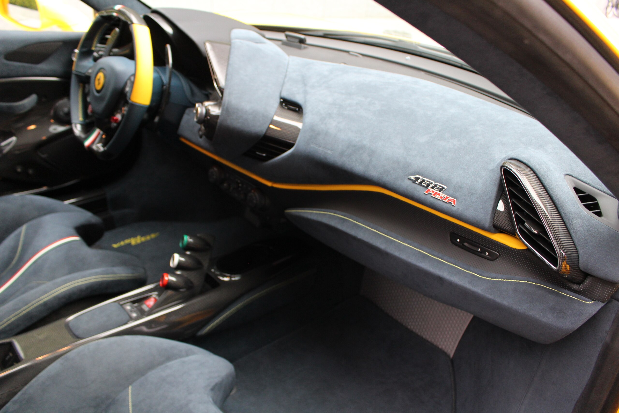 2020 Ferrari 488 Pista — Photo 14 / 17