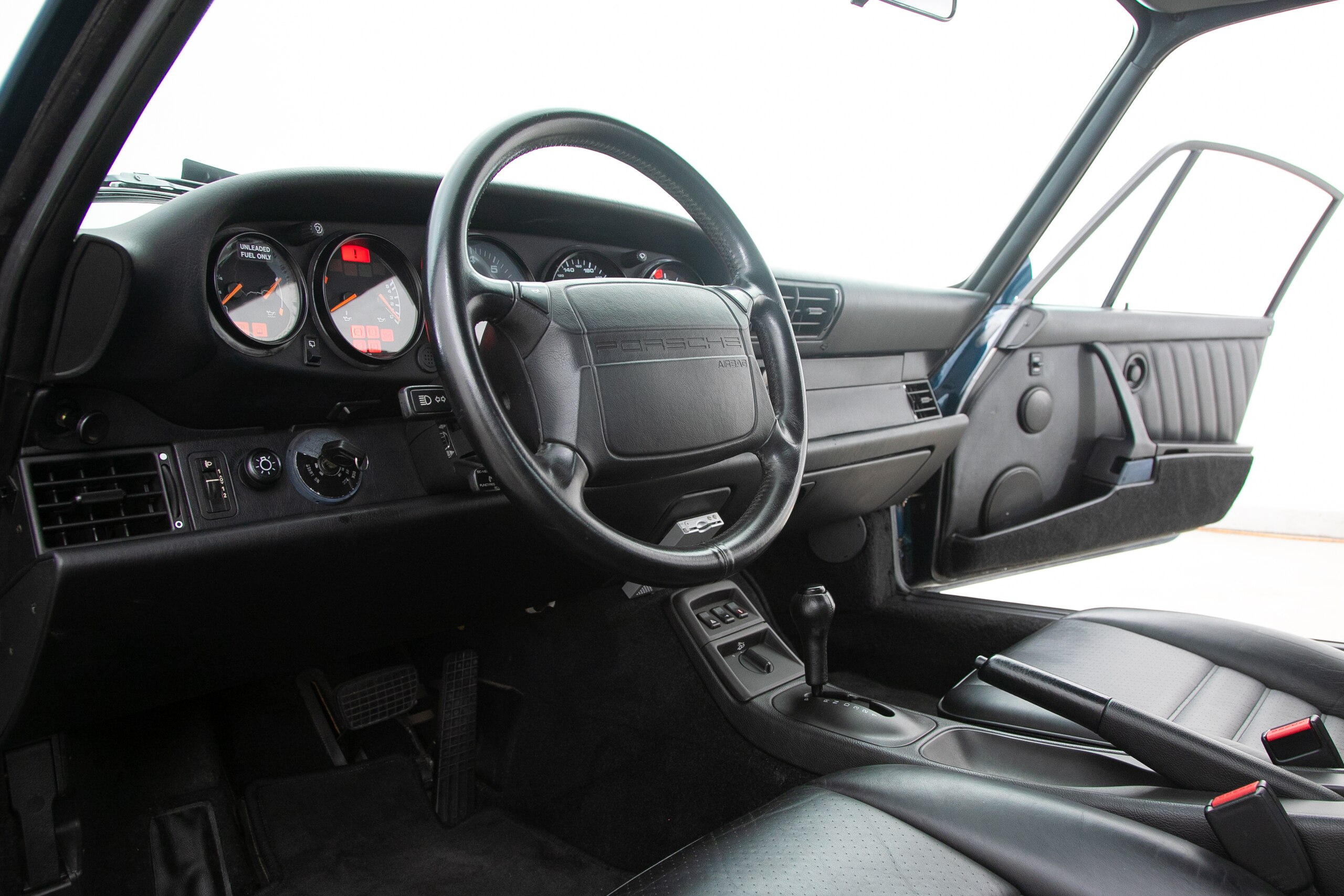 1993 Porsche 911 Carrera 2 — Photo 10 / 21