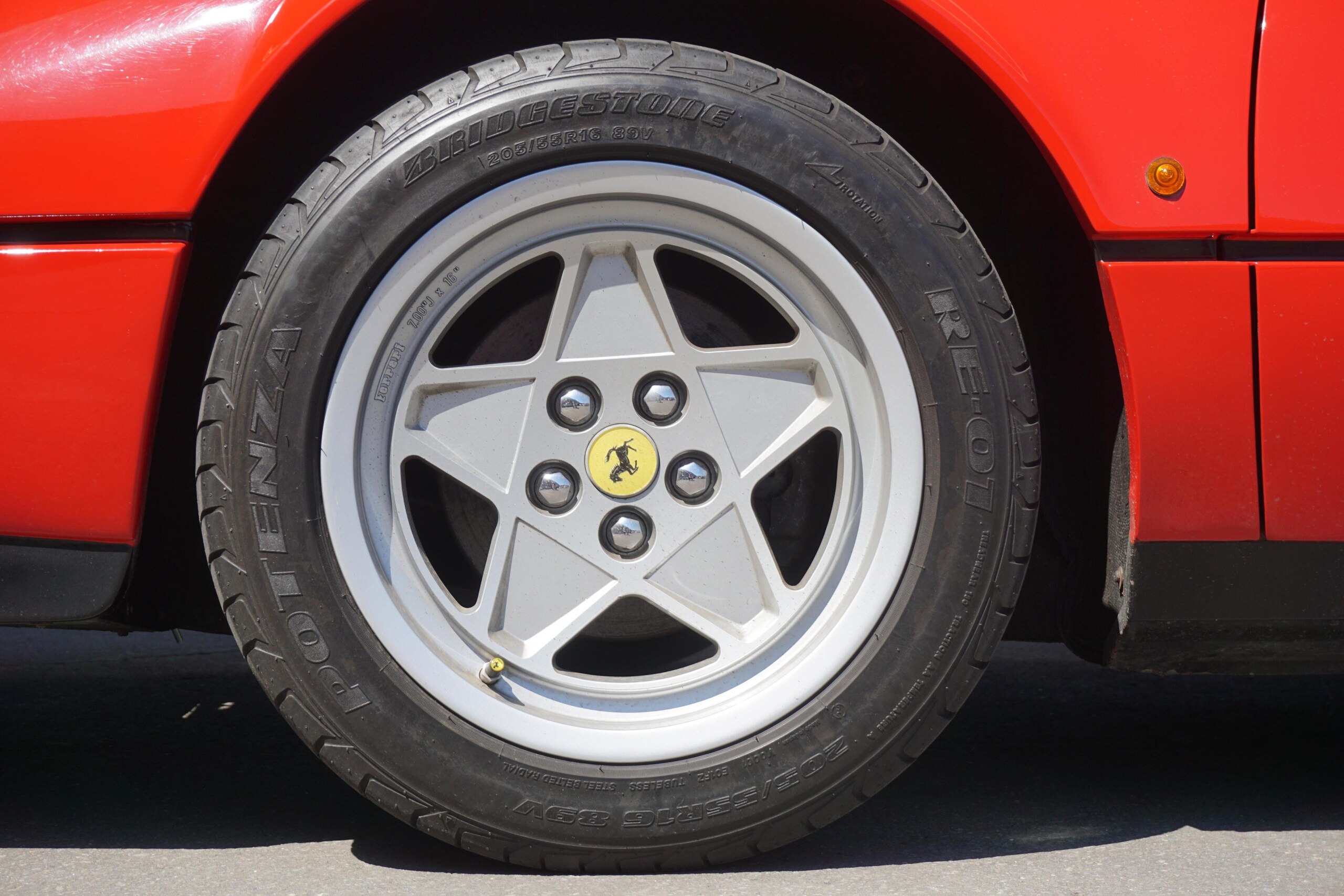 1988 Ferrari 328 GTB — Photo 17 / 18
