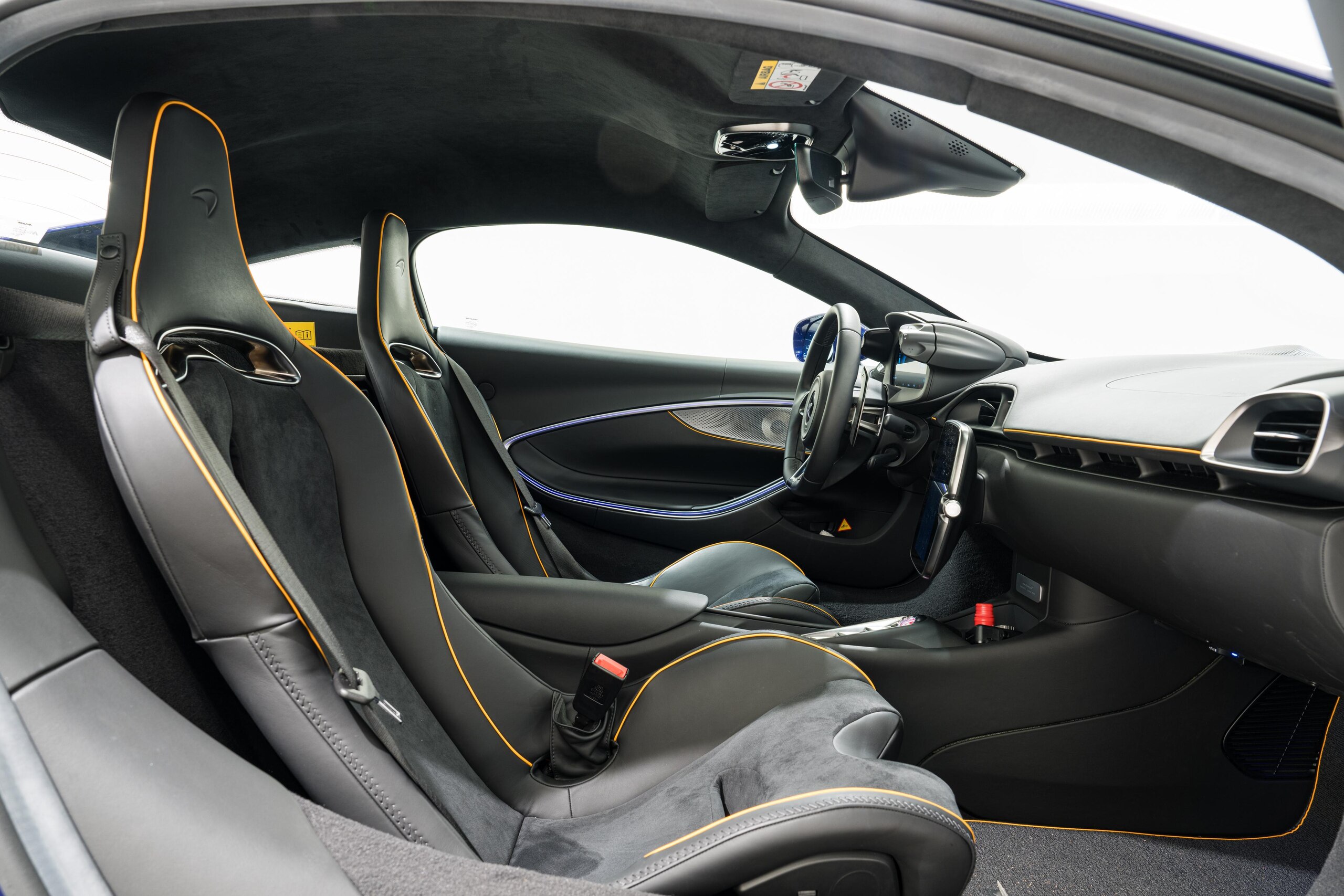 2023 McLaren Artura — Photo 10 / 12