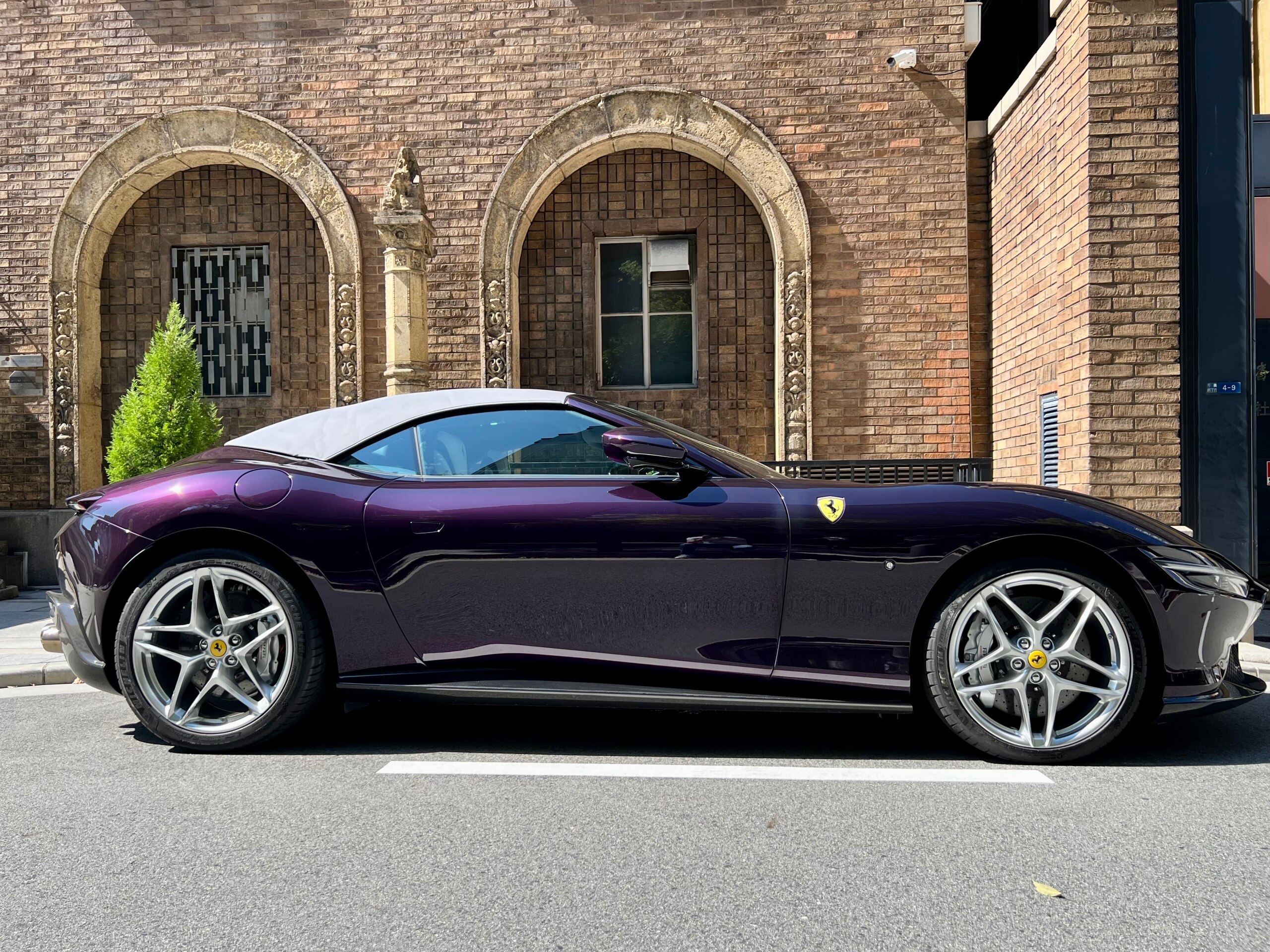 2024 Ferrari Roma Spider — Photo 11 / 44