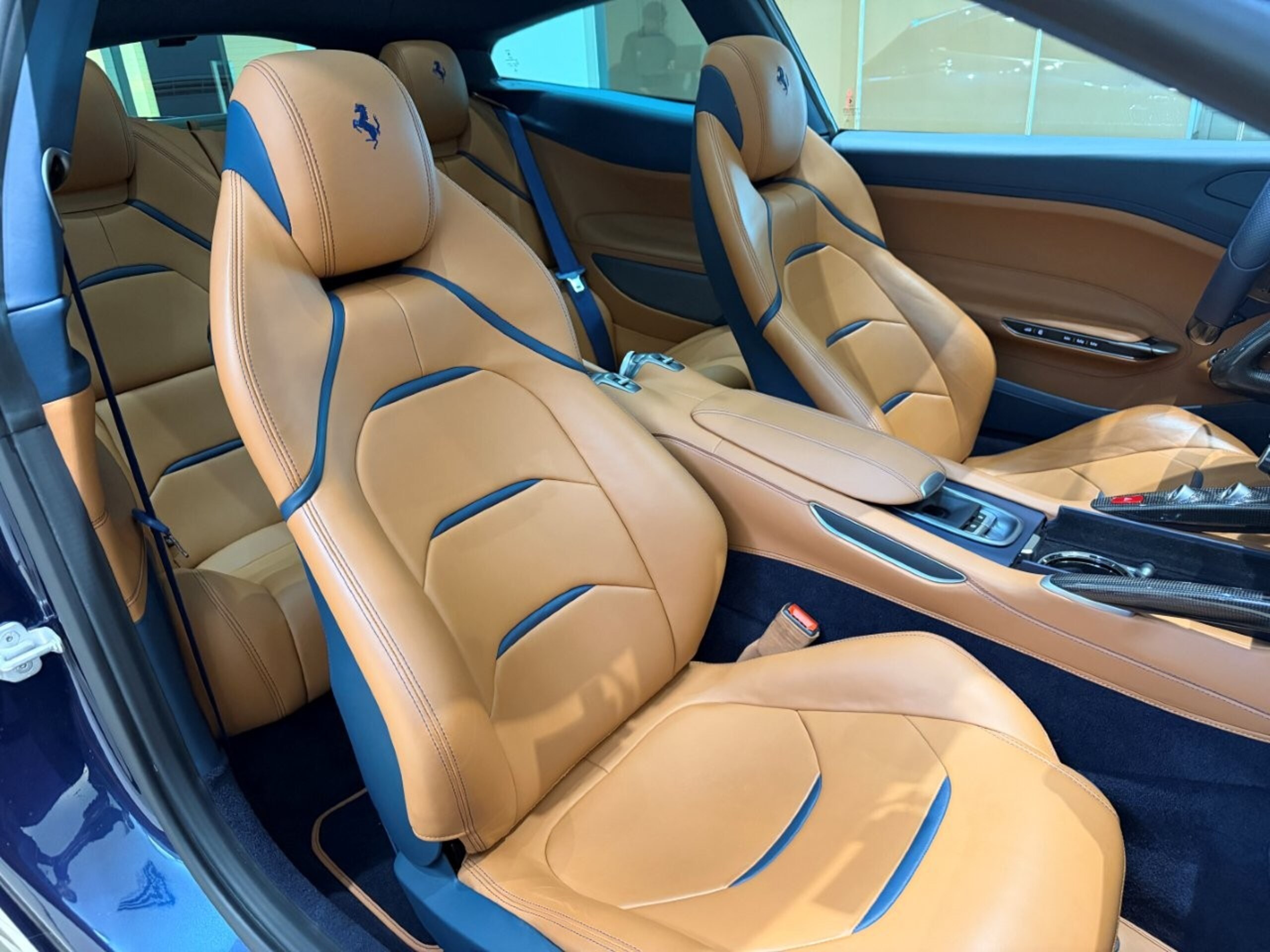 2017 Ferrari GTC4Lusso — Photo 14 / 19