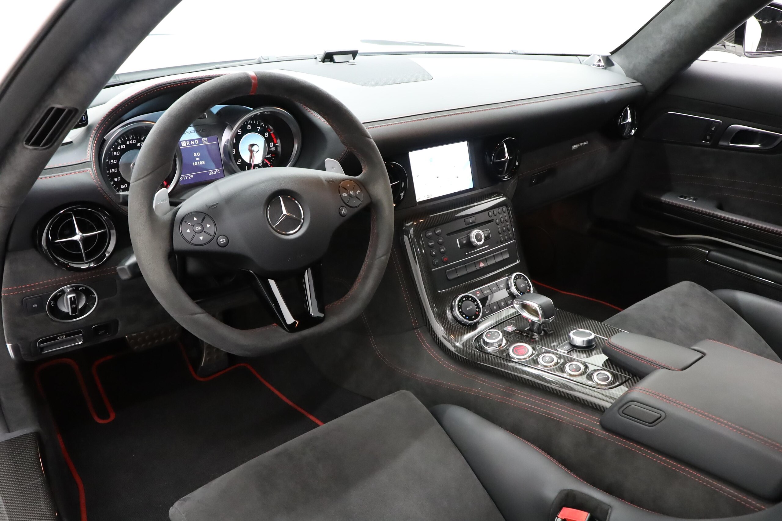 2013 Mercedes Benz SLS AMG — Photo 9 / 22