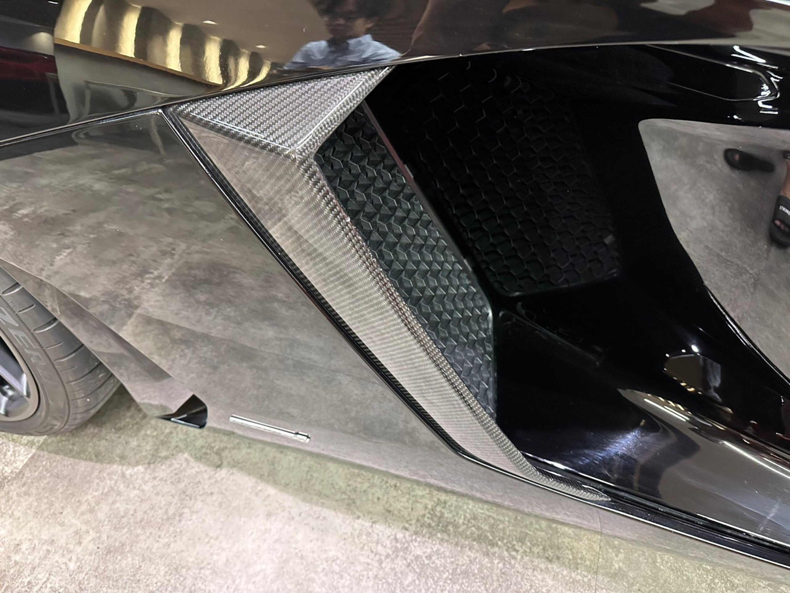 2015 Lamborghini Aventador Roadster — Photo 15 / 20