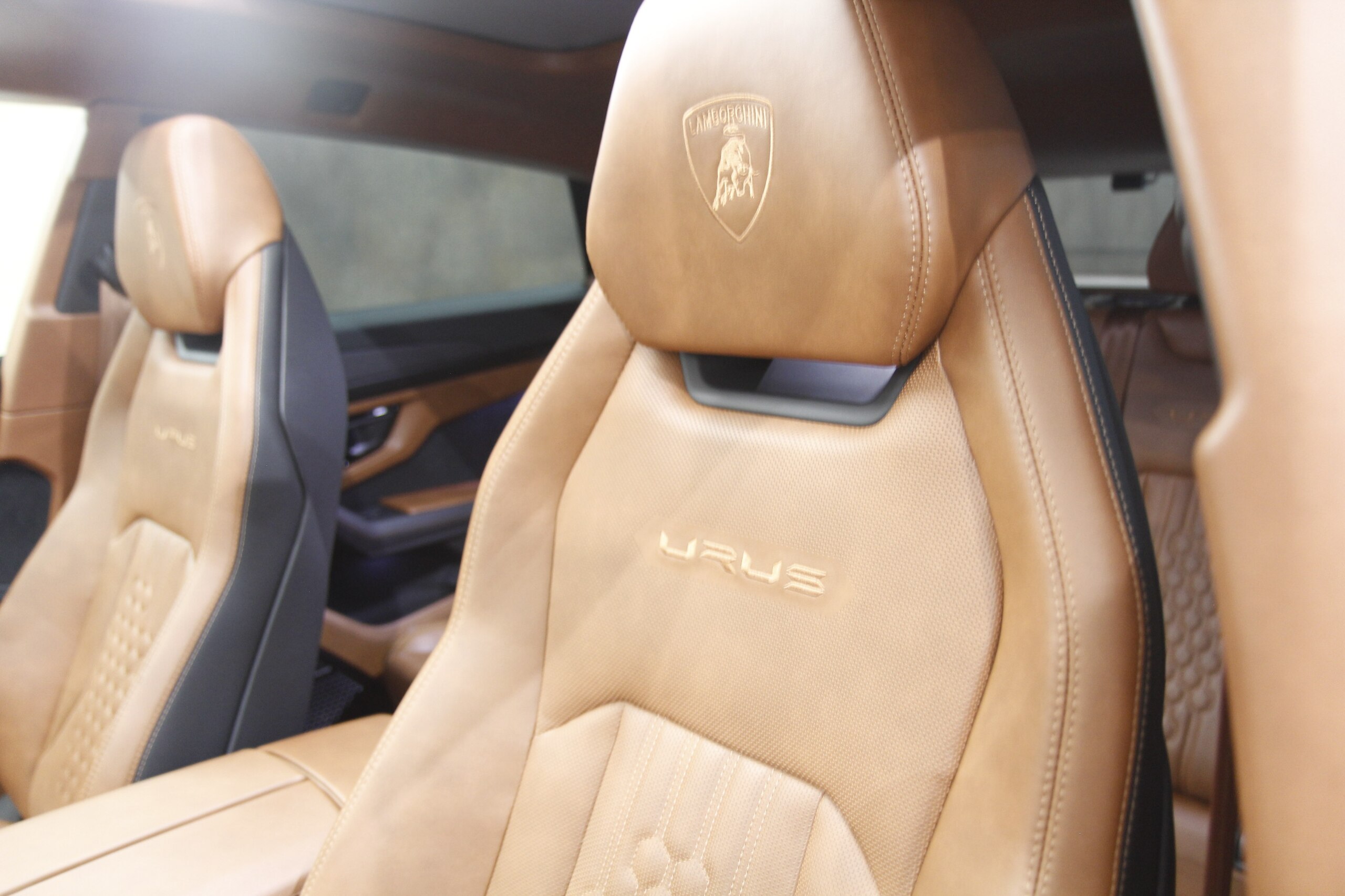 2023 Lamborghini Urus — Photo 9 / 24