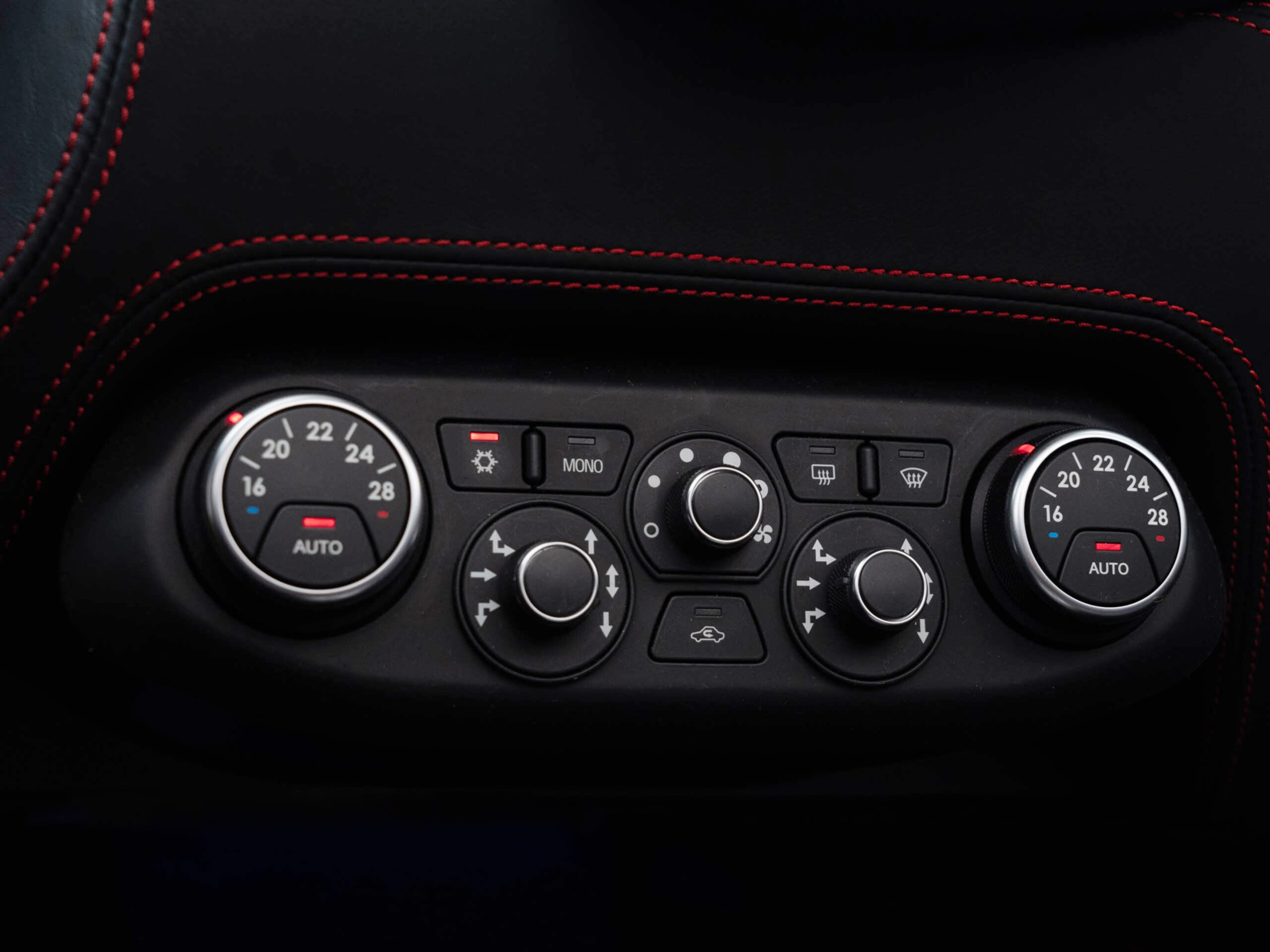2011 Ferrari 458 Italia F1 DCT — Photo 12 / 21