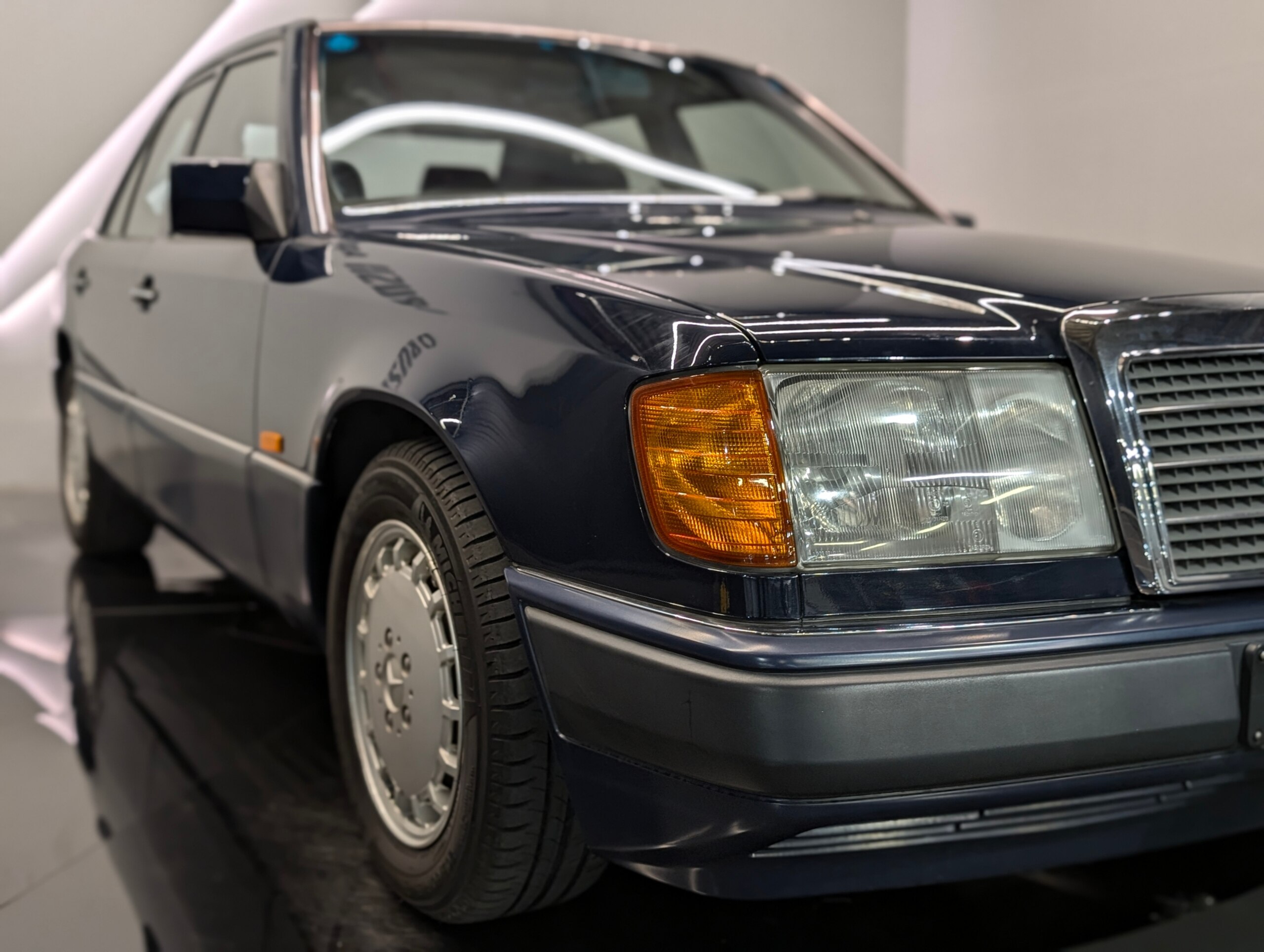 1992 Mercedes Benz 300E — Photo 16 / 21