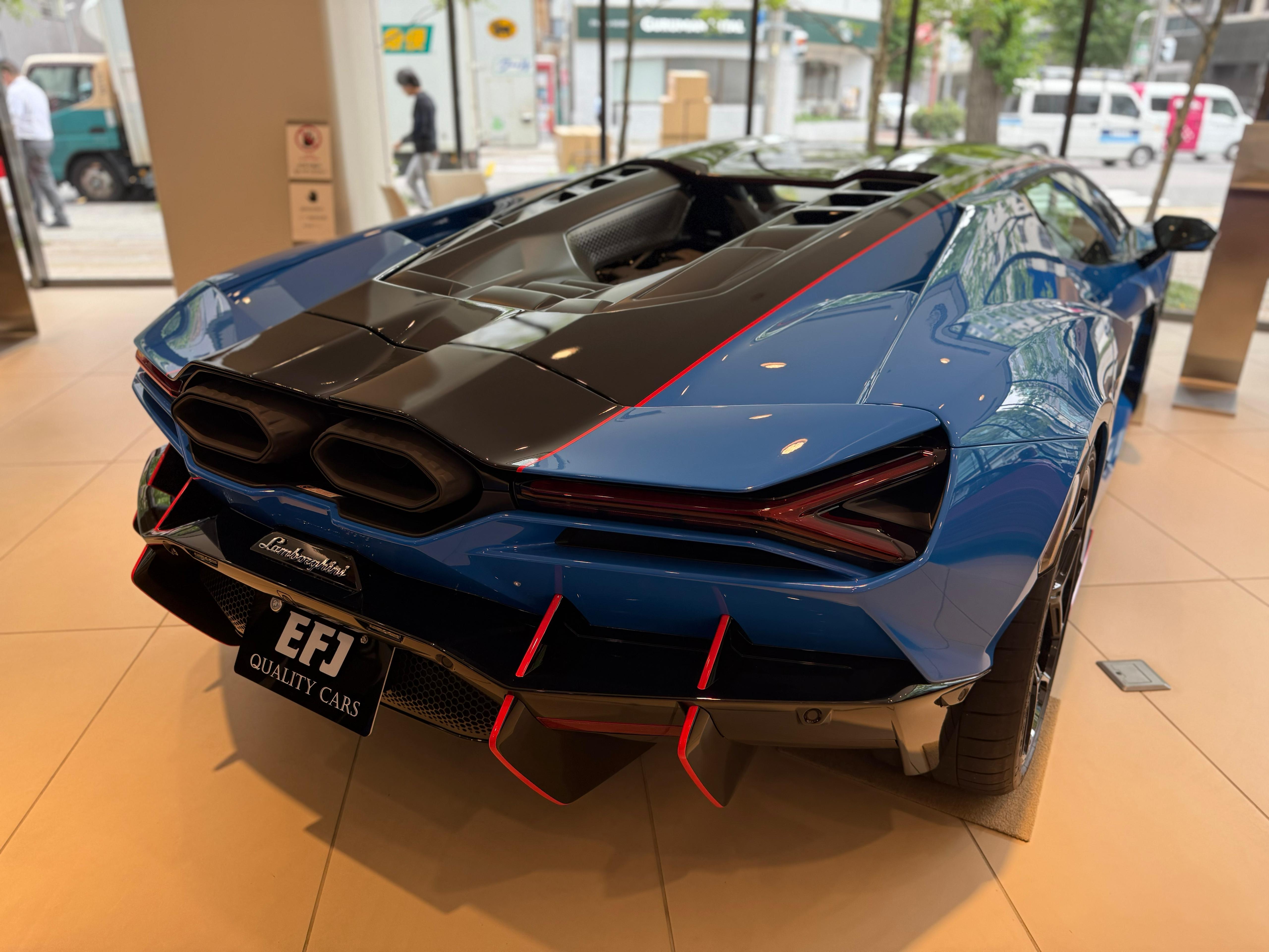 2024 Lamborghini Revuelto — Photo 6 / 14