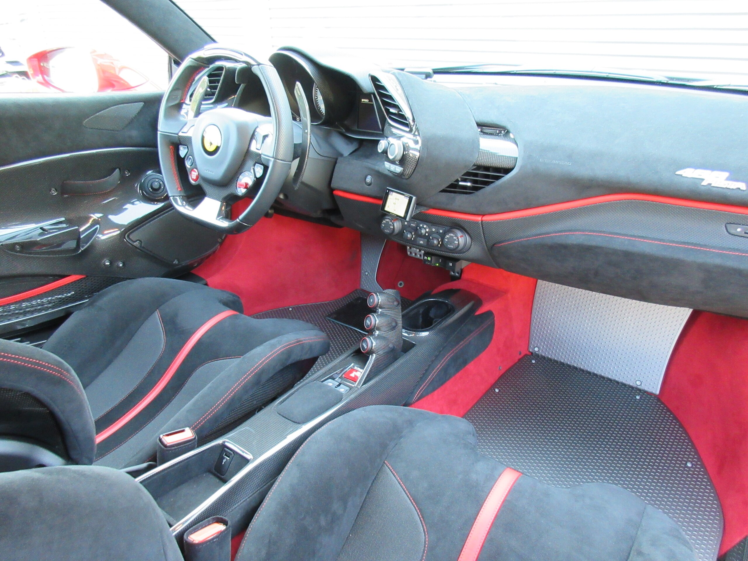 2019 Ferrari 488 Pista — Photo 14 / 17