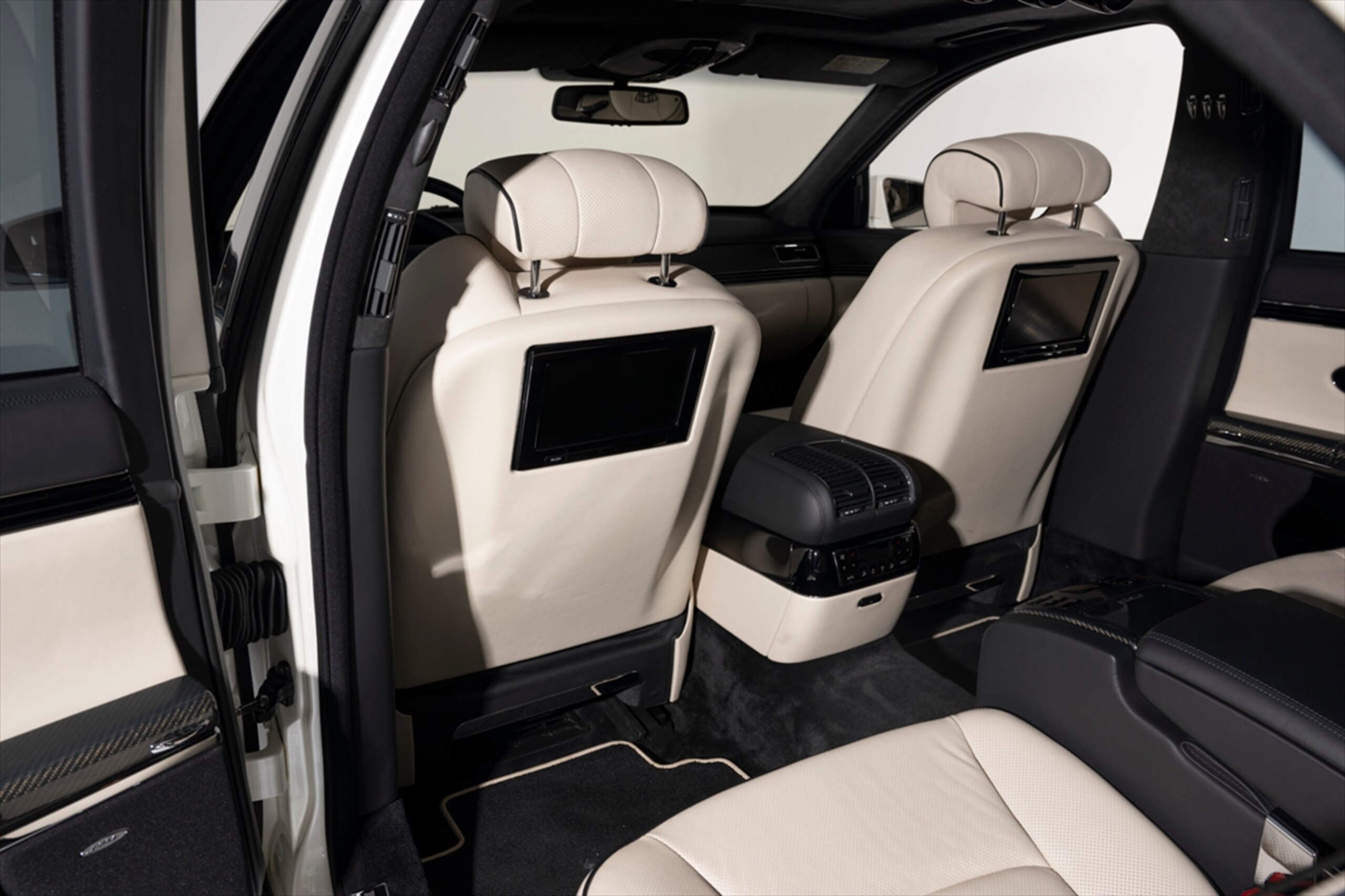 2006 Mercedes Benz Maybach 57S — Photo 12 / 23