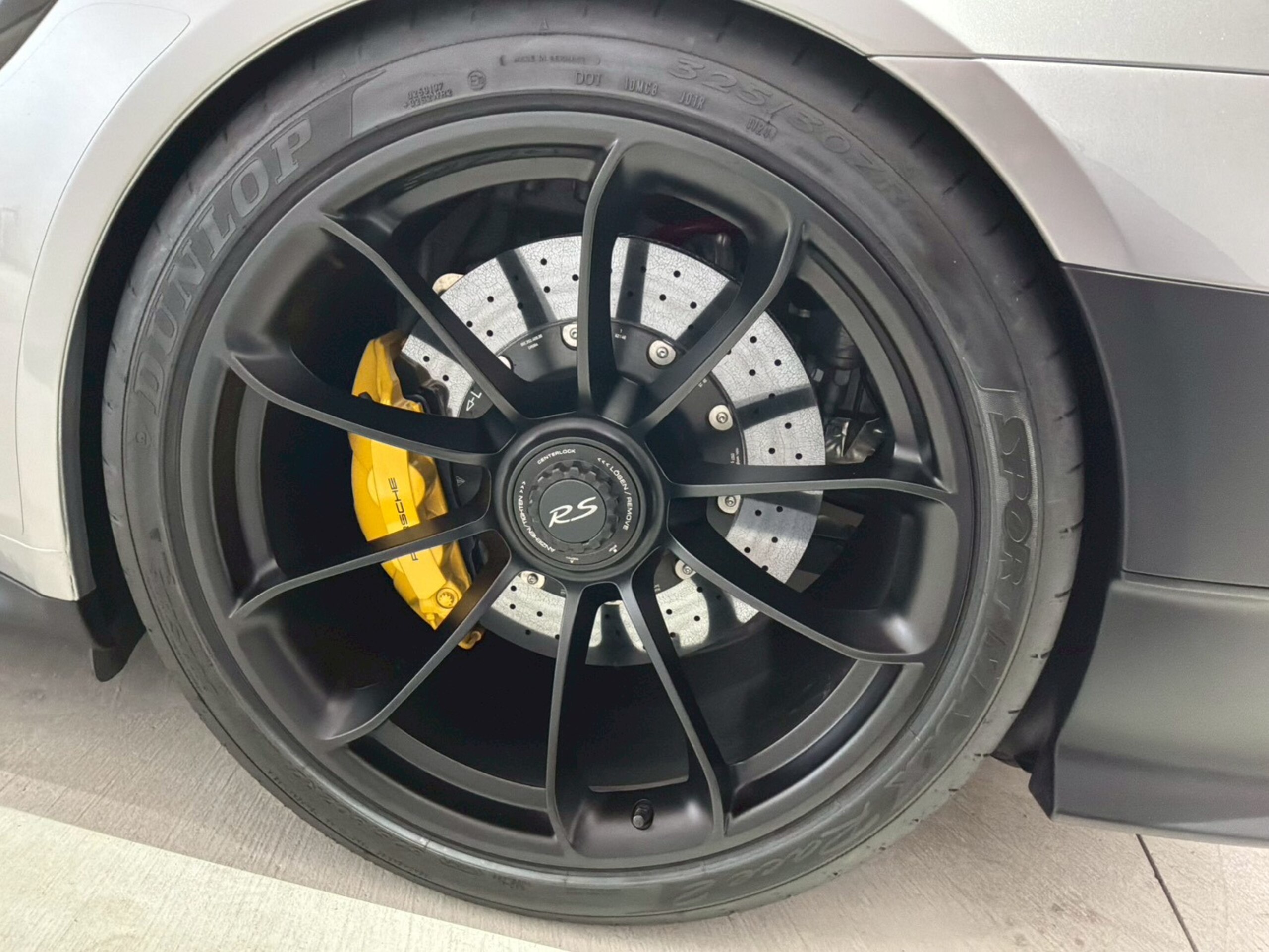2019 Porsche 911 GT2 RS — Photo 25 / 32