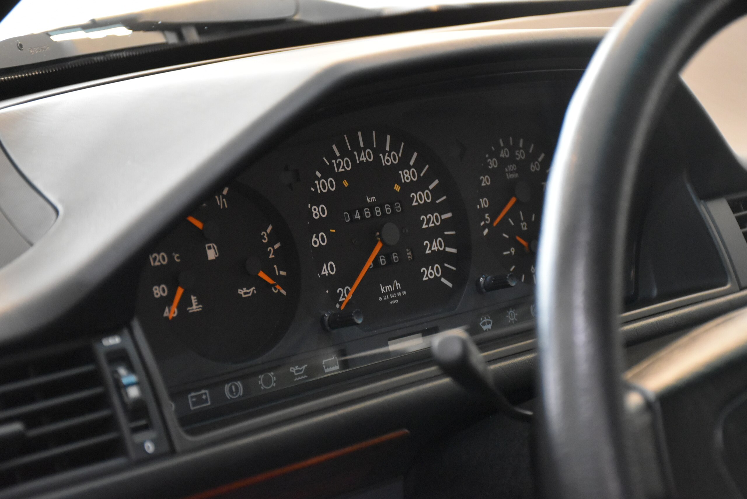 1992 Mercedes Benz 300E-24 — Photo 9 / 19