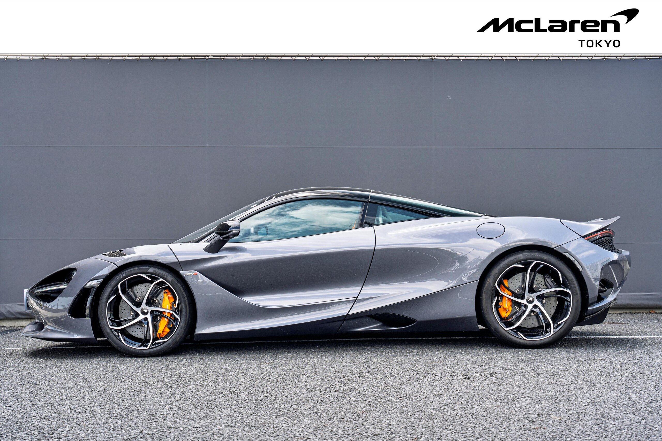 2025 McLaren 750S — Photo 8 / 17