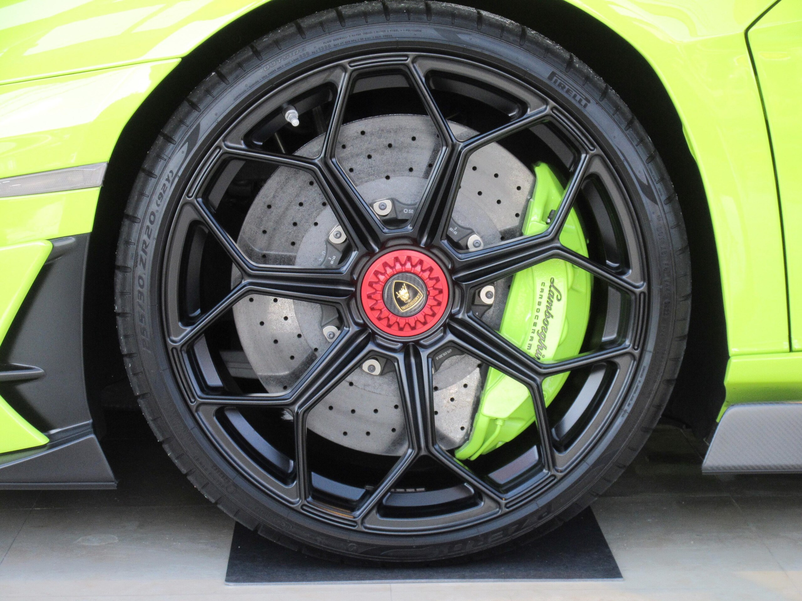 2020 Lamborghini Aventador SVJ — Photo 24 / 25