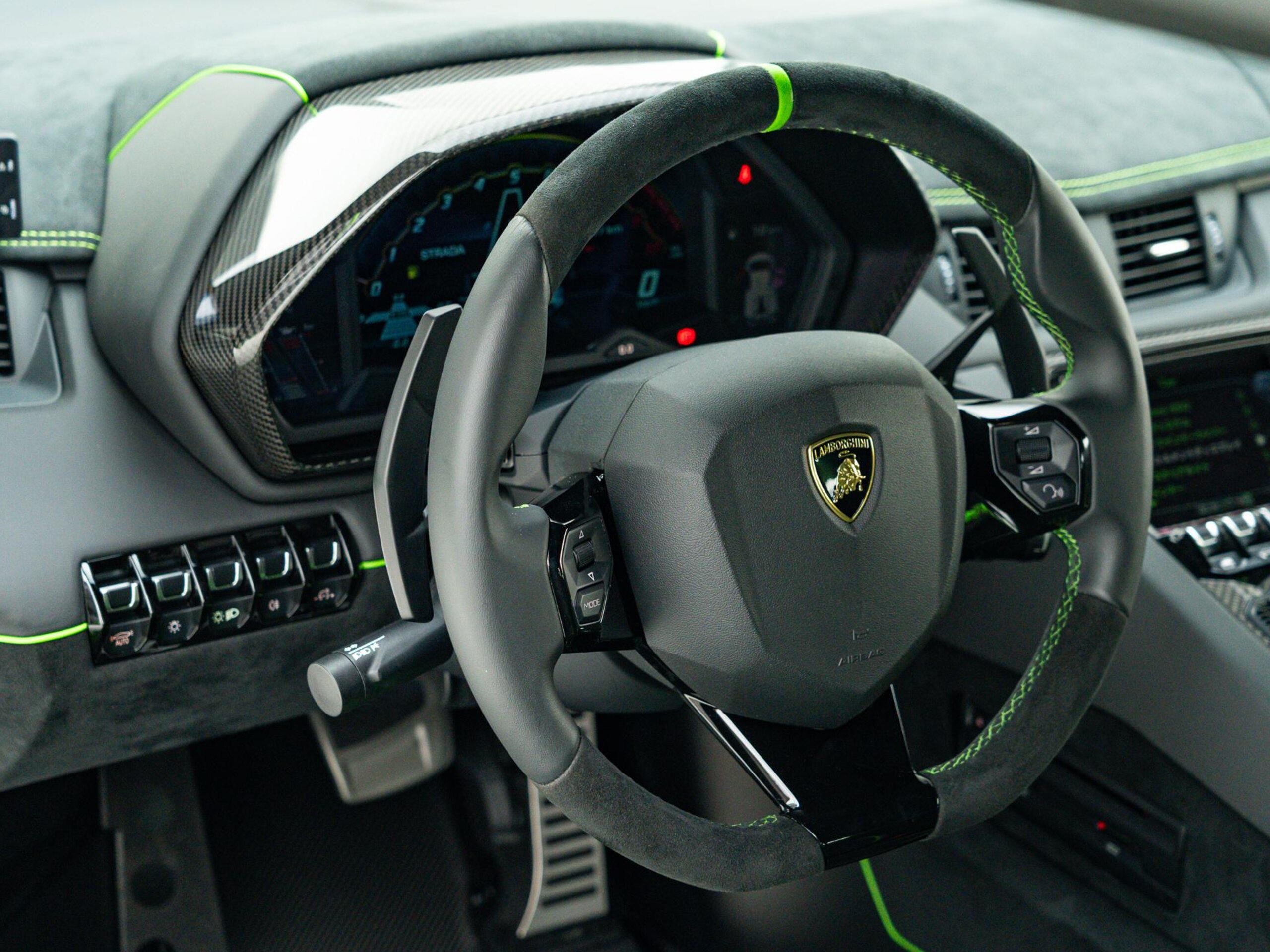 2019 Lamborghini Aventador SVJ — Photo 8 / 16