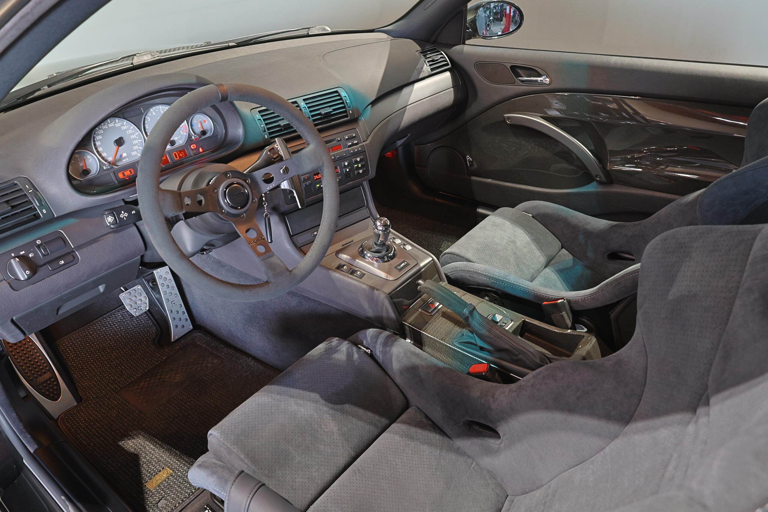 2003 BMW M3 CSL — Photo 32 / 46