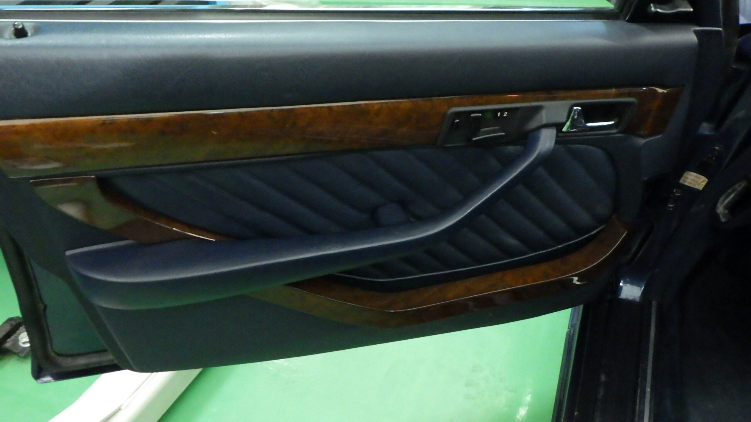 1990 Mercedes Benz 560SEL 6.0 AMG — Photo 7 / 17