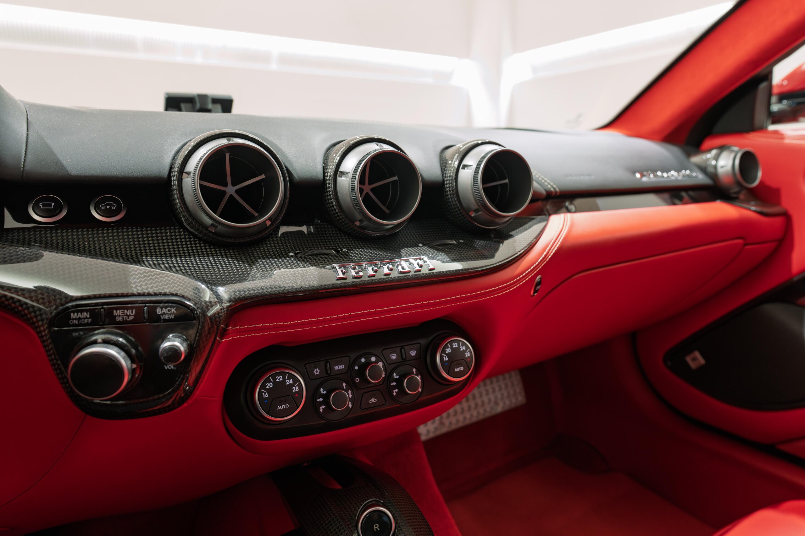 2015 Ferrari F12 Berlinetta — Photo 9 / 16