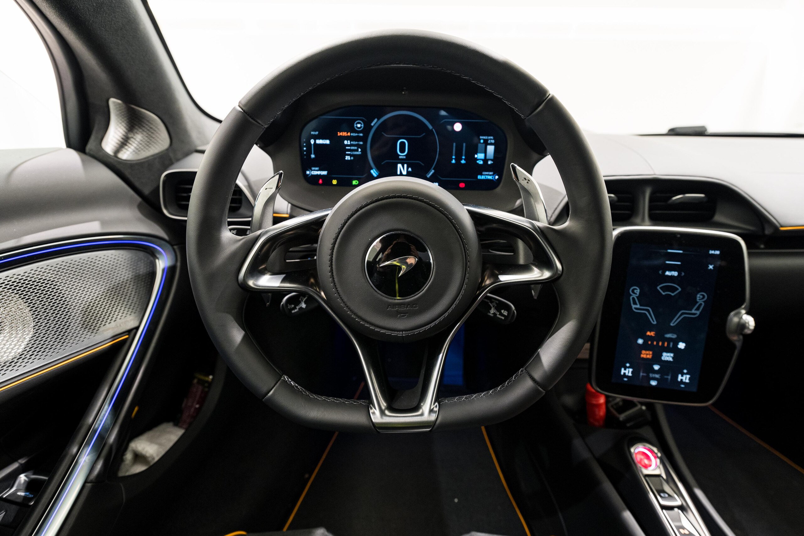 2023 McLaren Artura — Photo 6 / 12