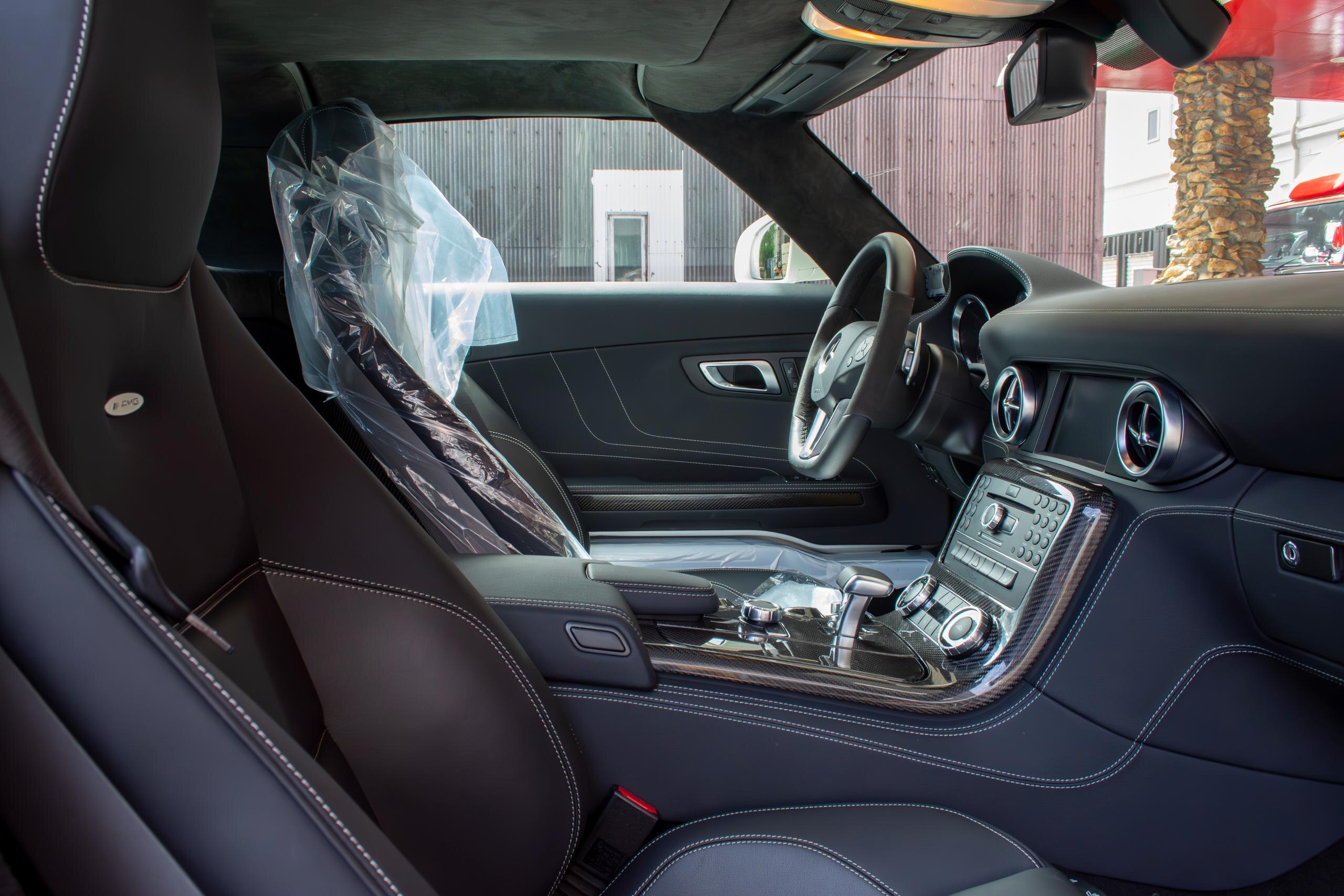 2010 Mercedes Benz SLS AMG — Photo 15 / 23