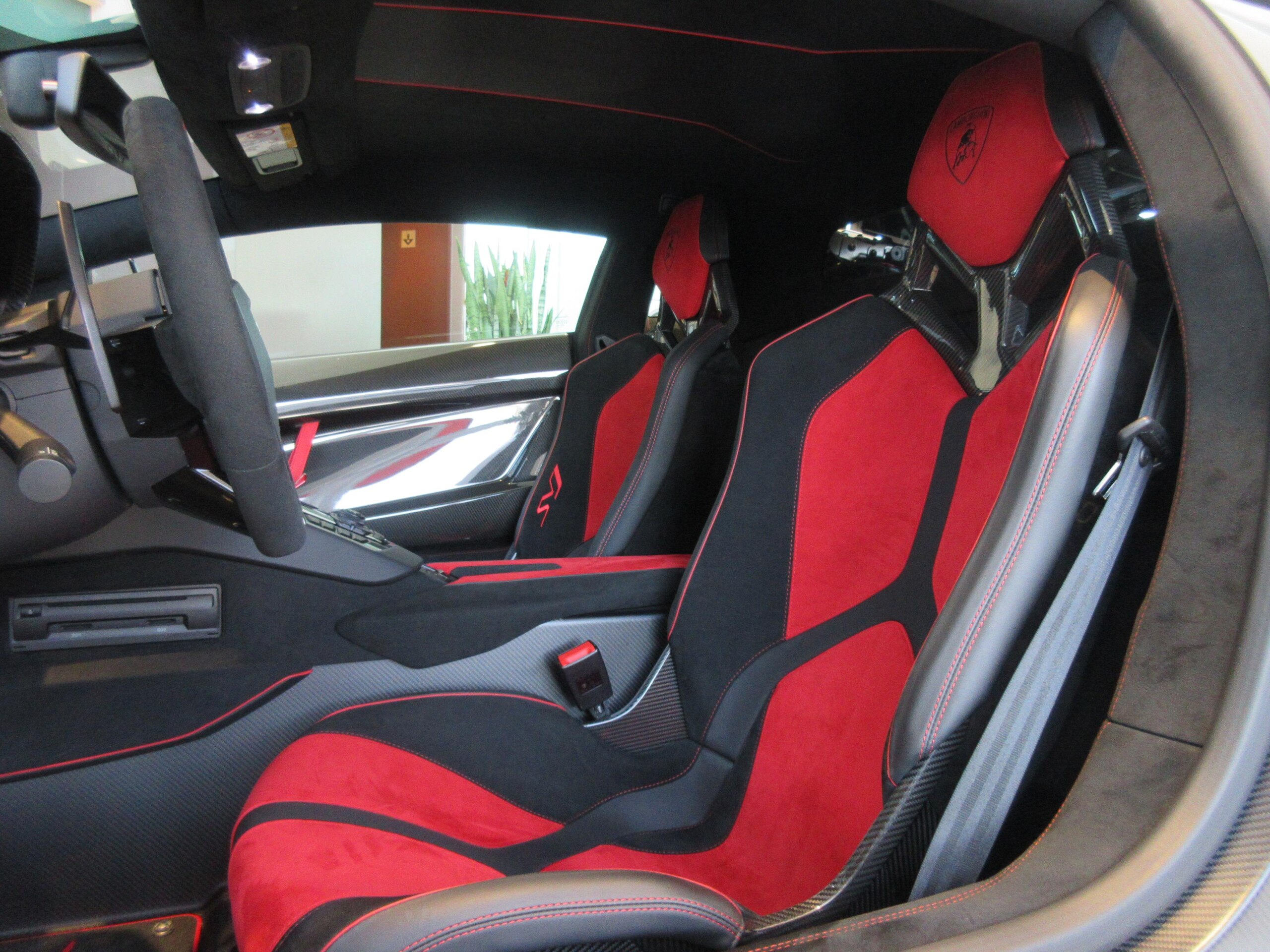 2019 Lamborghini Aventador SVJ — Photo 10 / 16