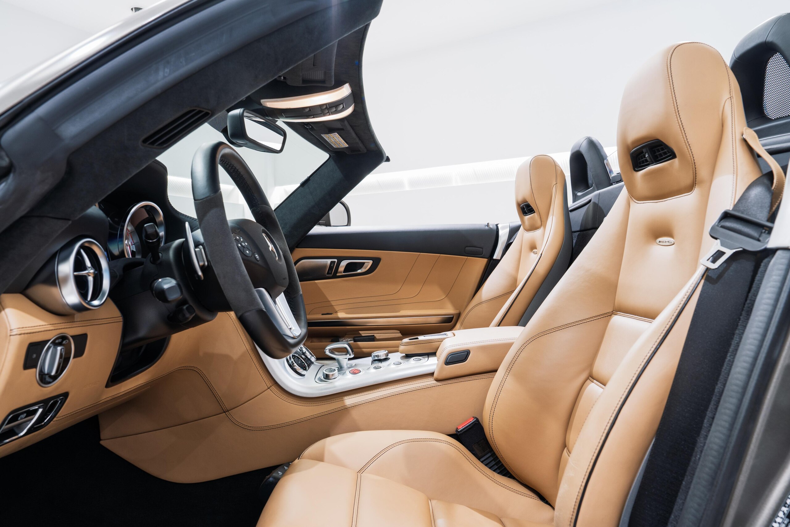 2011 Mercedes Benz SLS AMG Roadster — Photo 6 / 17