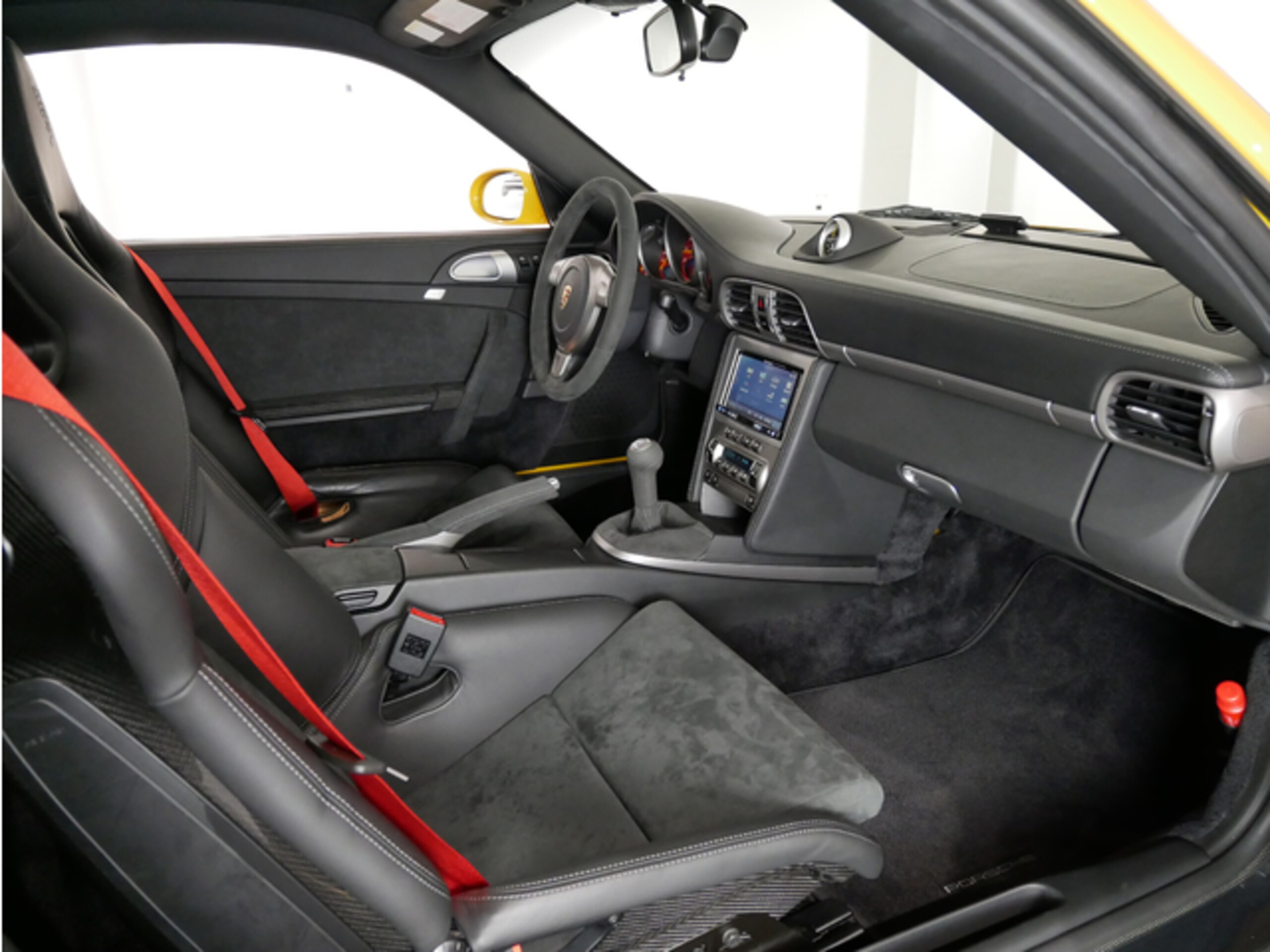 2008 Porsche 911 GT2 — Photo 16 / 18