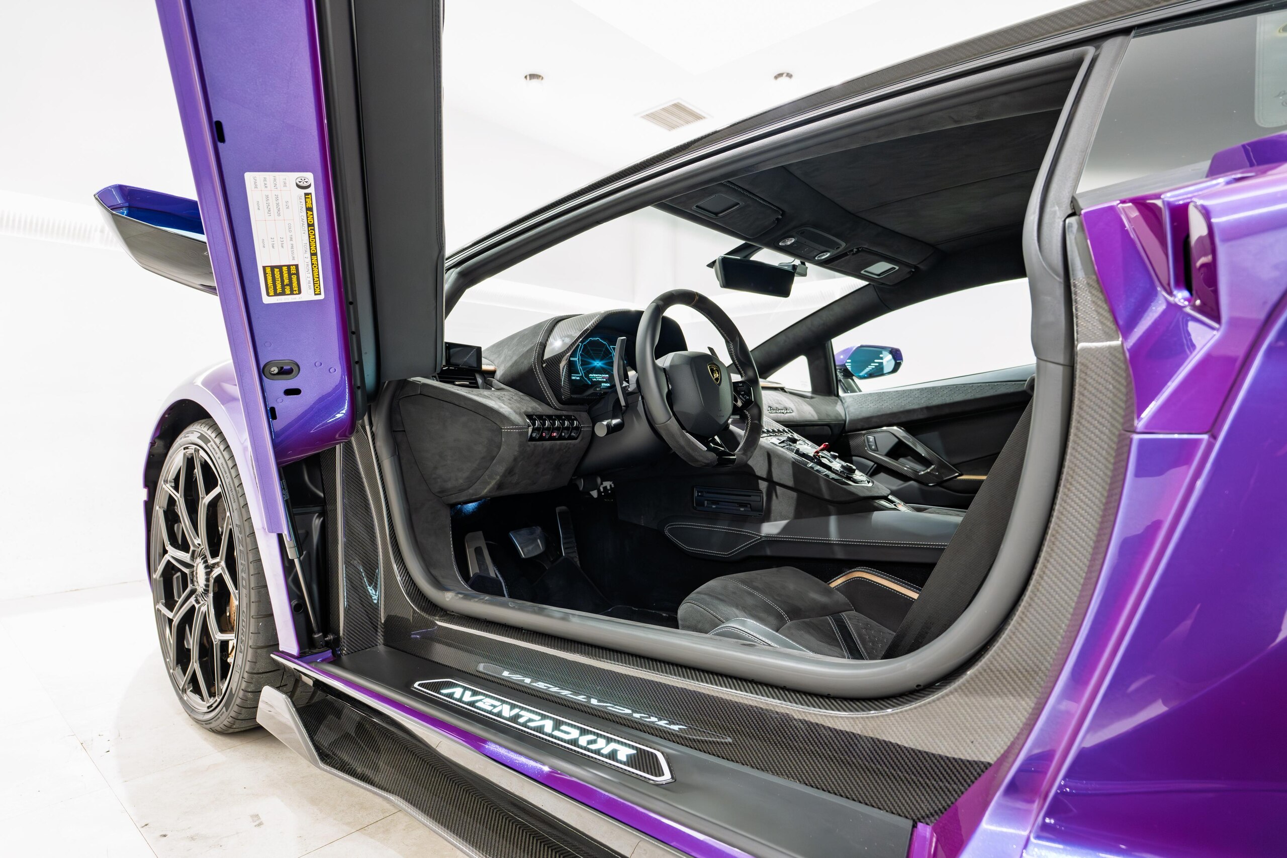 2022 Lamborghini Aventador LP780-4 Ultimae — Photo 13 / 28