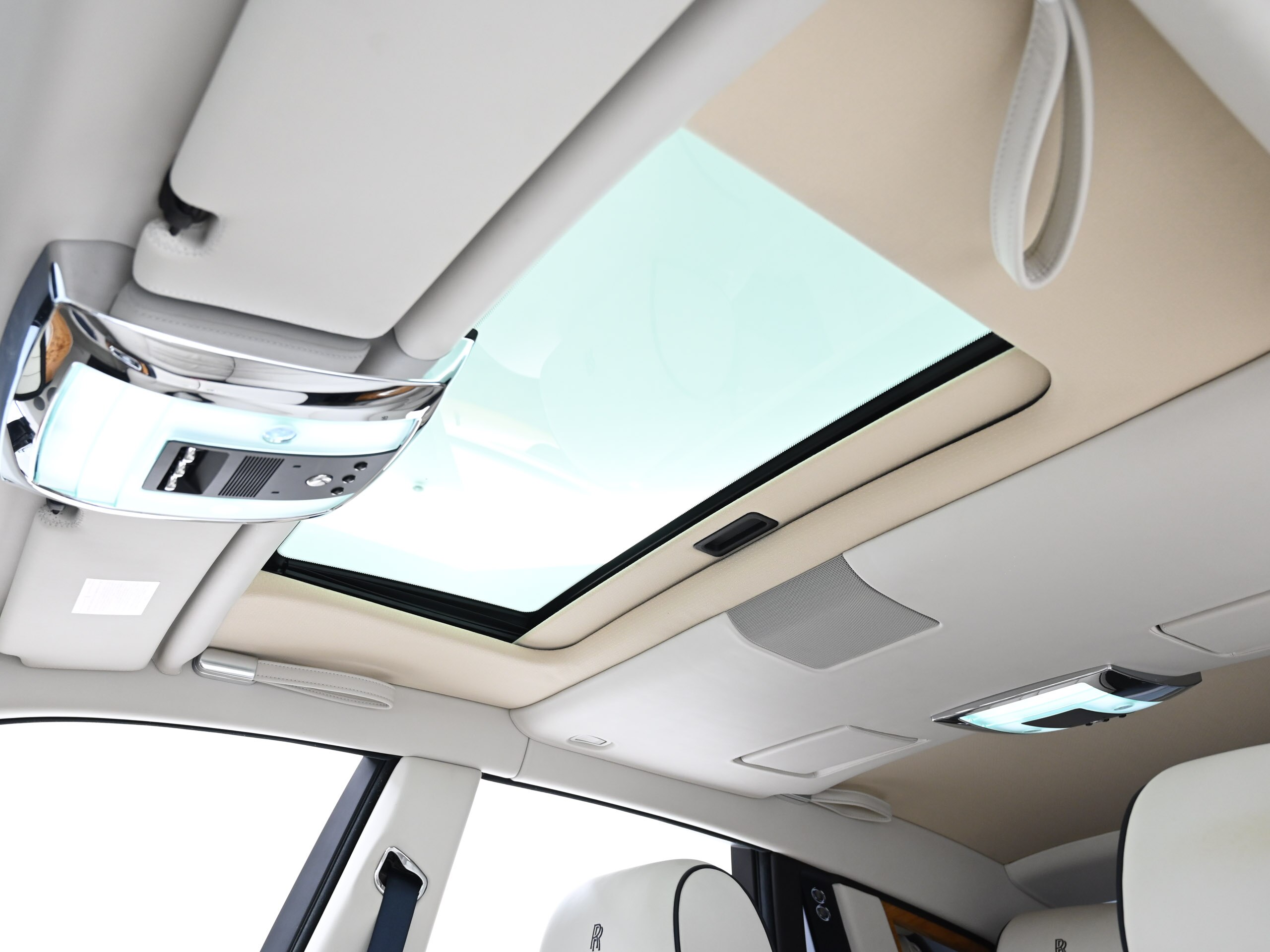 2015 Rolls-Royce Phantom — Photo 14 / 27