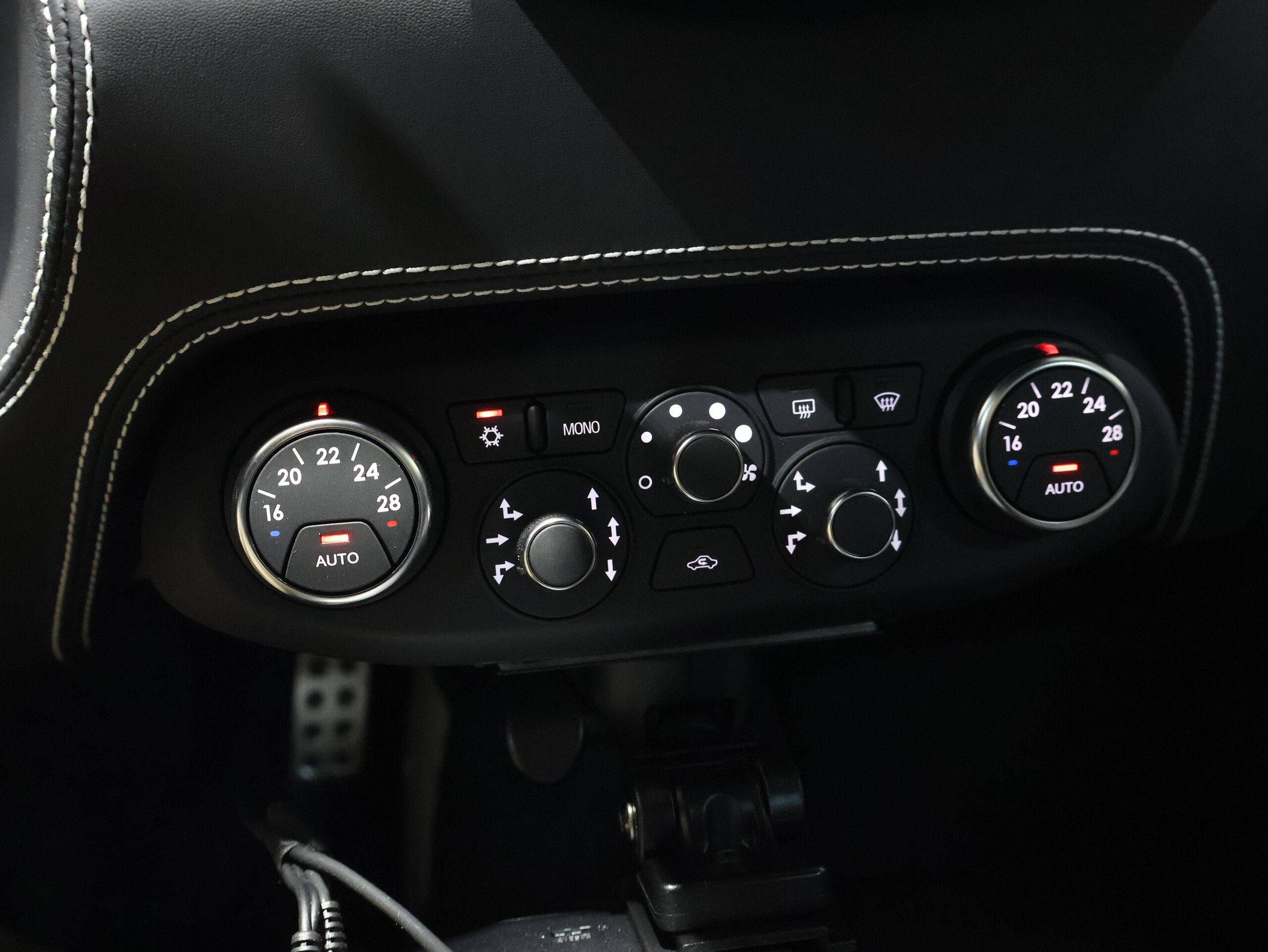 2013 Ferrari 458 Italia F1 DCT — Photo 26 / 32