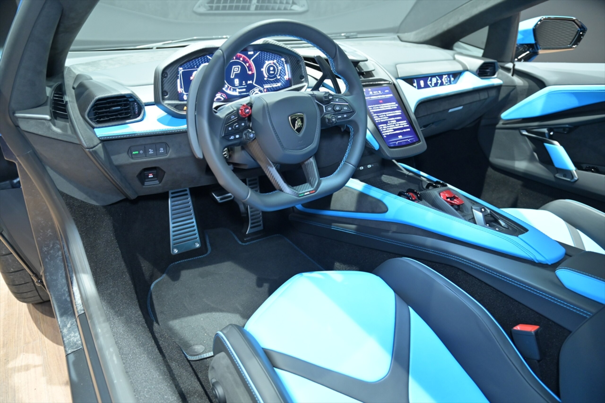 2024 Lamborghini Revuelto — Photo 7 / 21