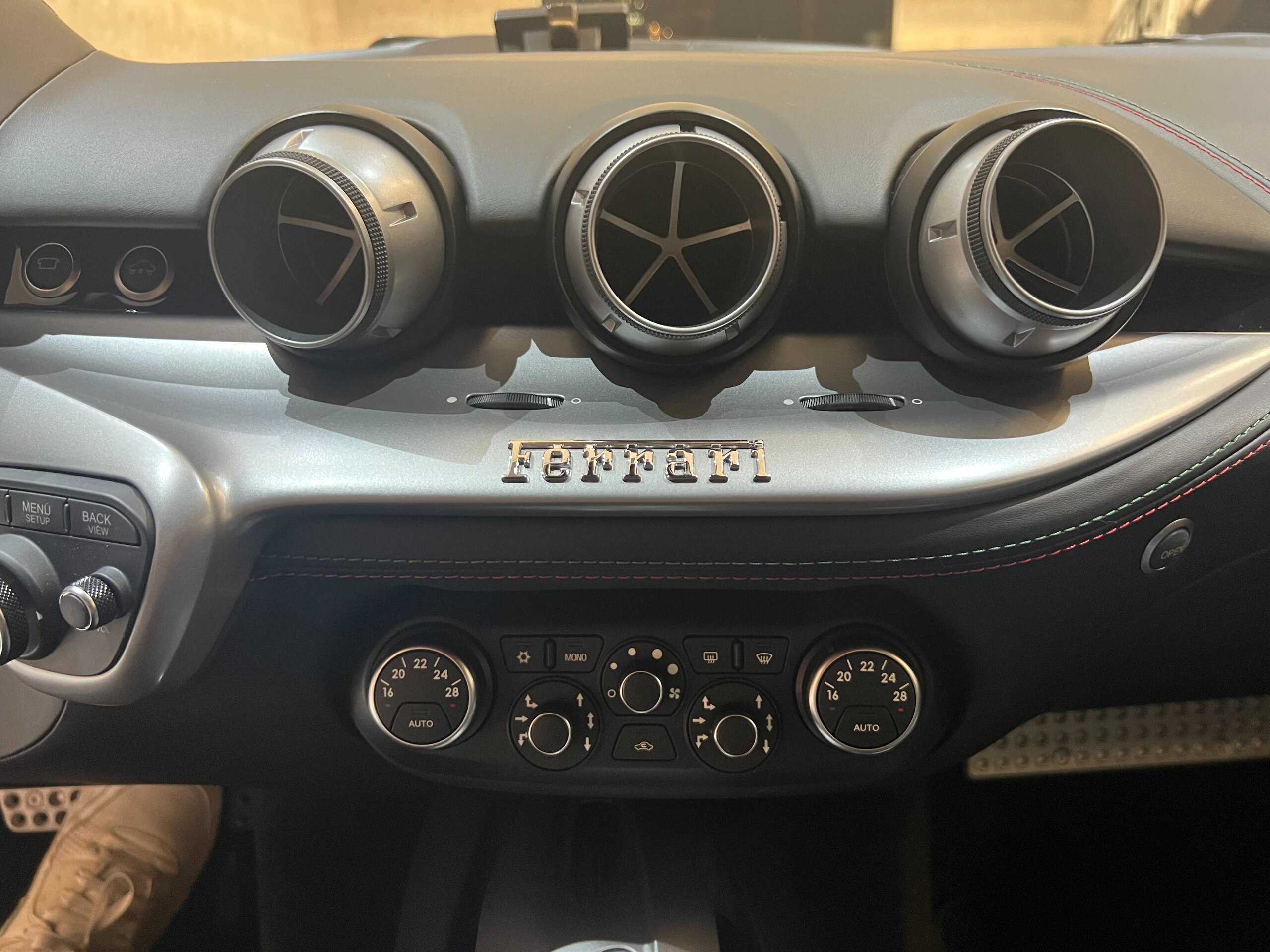 2015 Ferrari F12 Berlinetta — Photo 8 / 15