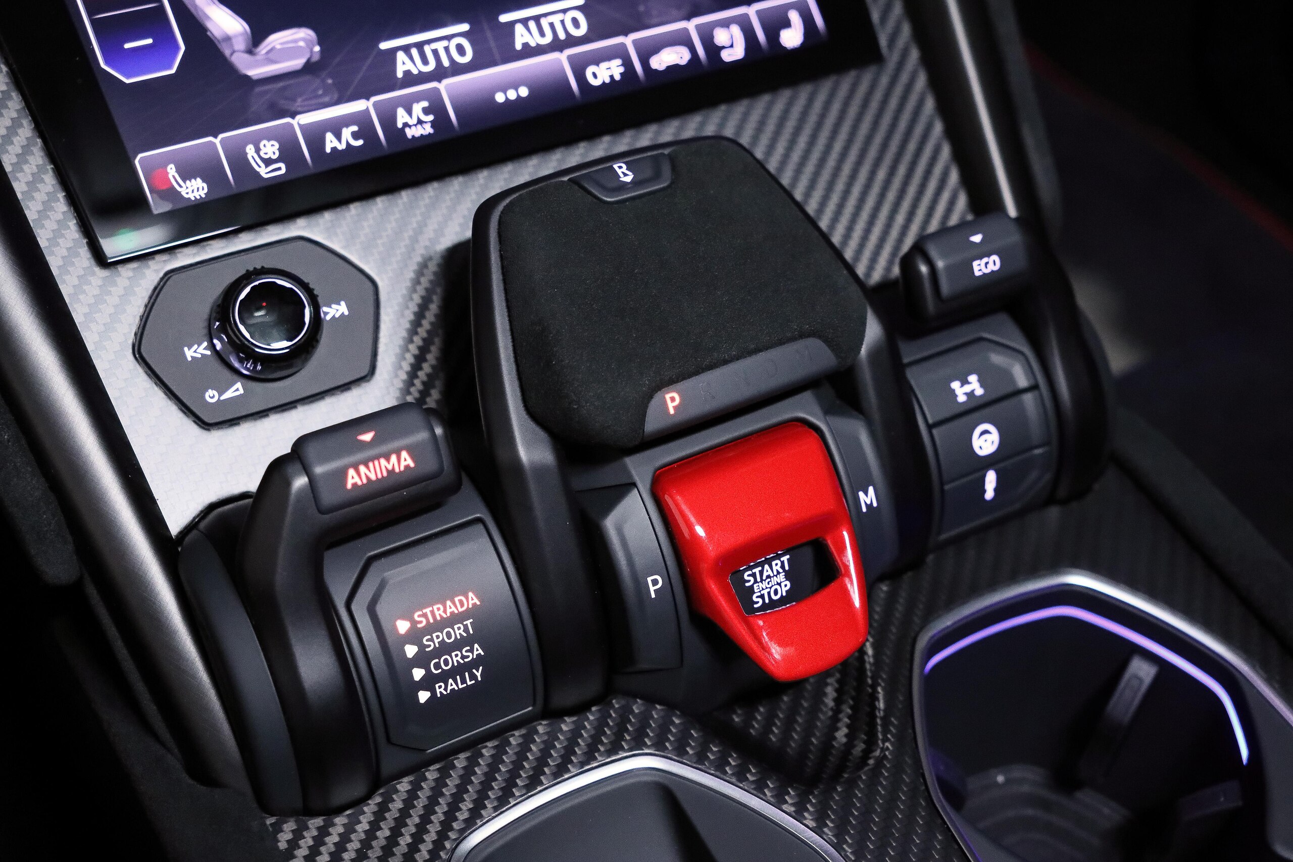 2024 Lamborghini Urus Performante — Photo 13 / 22