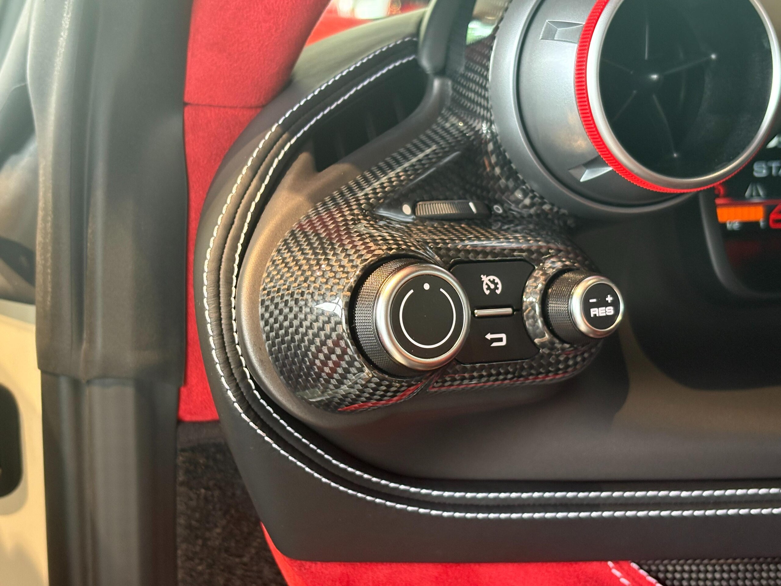 2022 Ferrari F8 Spider — Photo 13 / 23