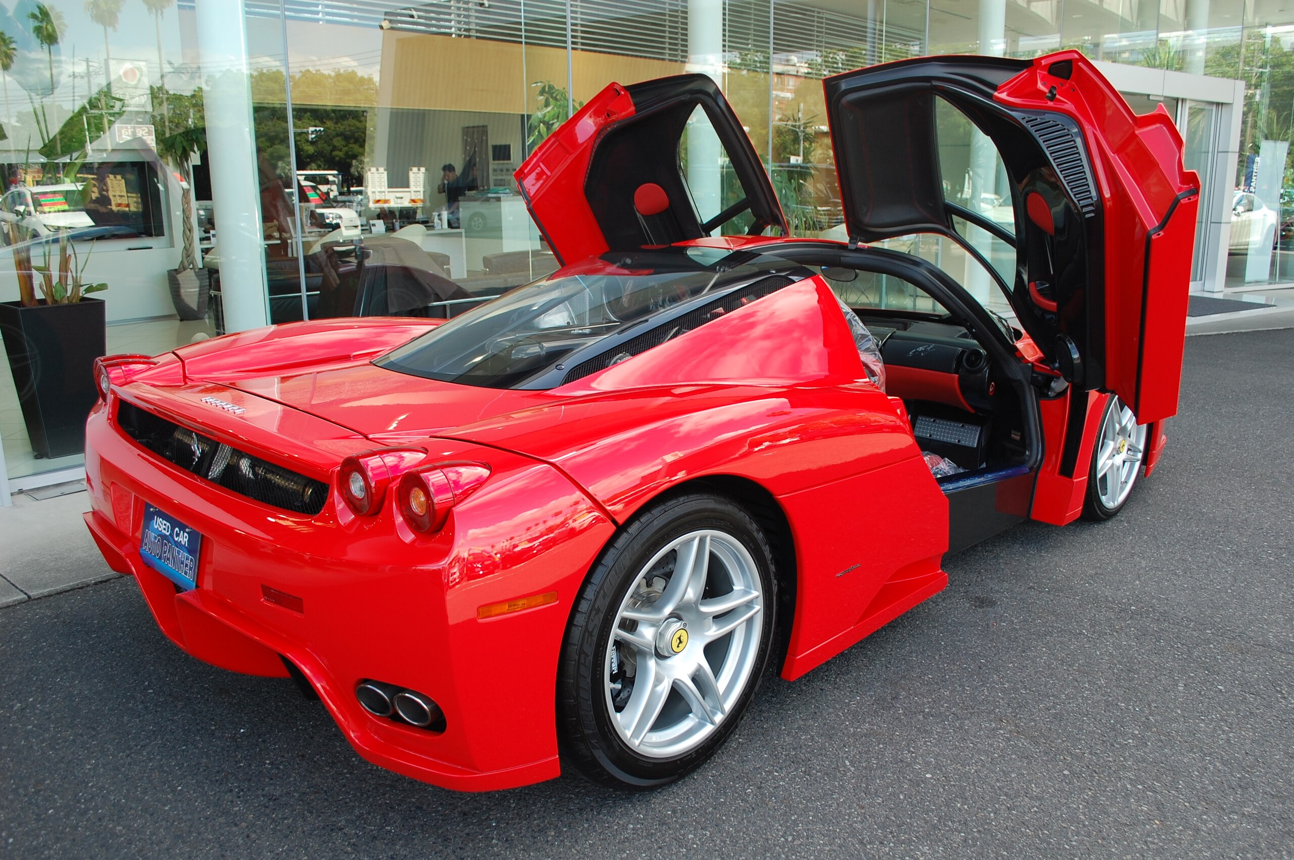 2004 Ferrari Enzo — Photo 8 / 16