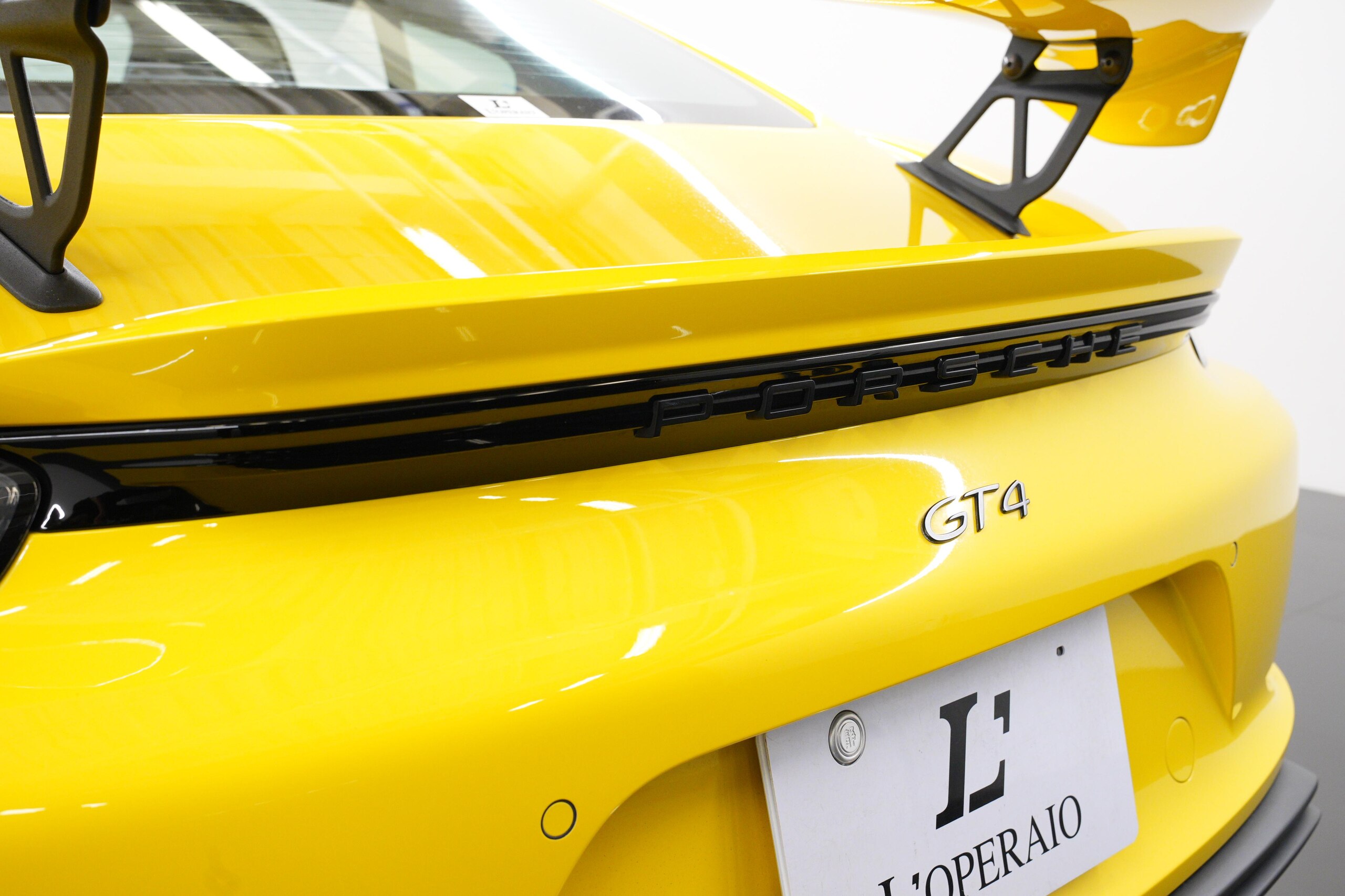 2022 Porsche 718 Cayman GT4 — Photo 28 / 35